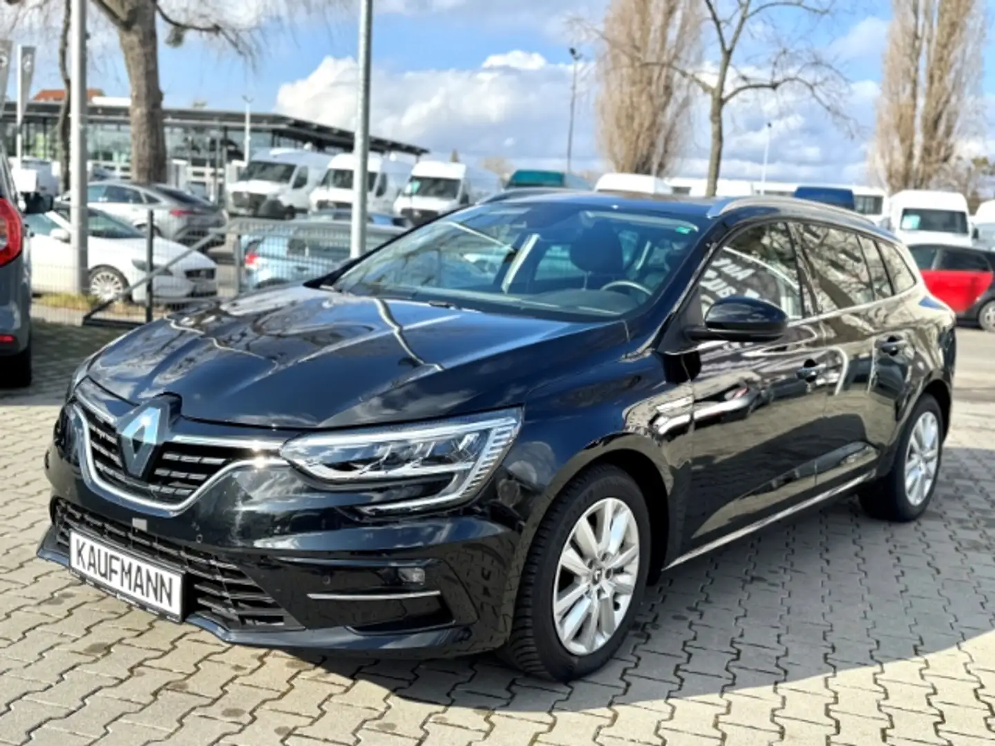 Renault Megane Grandtour 1.3 TCe 140 EDC Intens Winterpaket Schwarz - 1