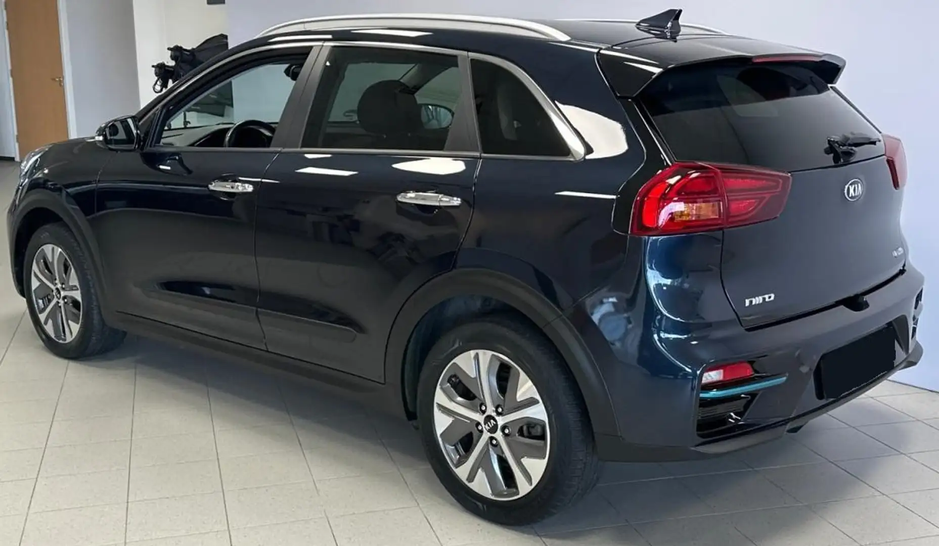 Kia e-Niro ExecutiveLine 64 kWh met trekhaak, tot 490km Albastru - 2