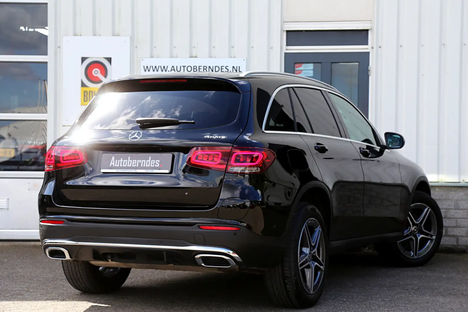 Mercedes-Benz GLC 300 300e 4MATIC AMG Plug in hybride*Perfect Onderh.*BT Nero - 2