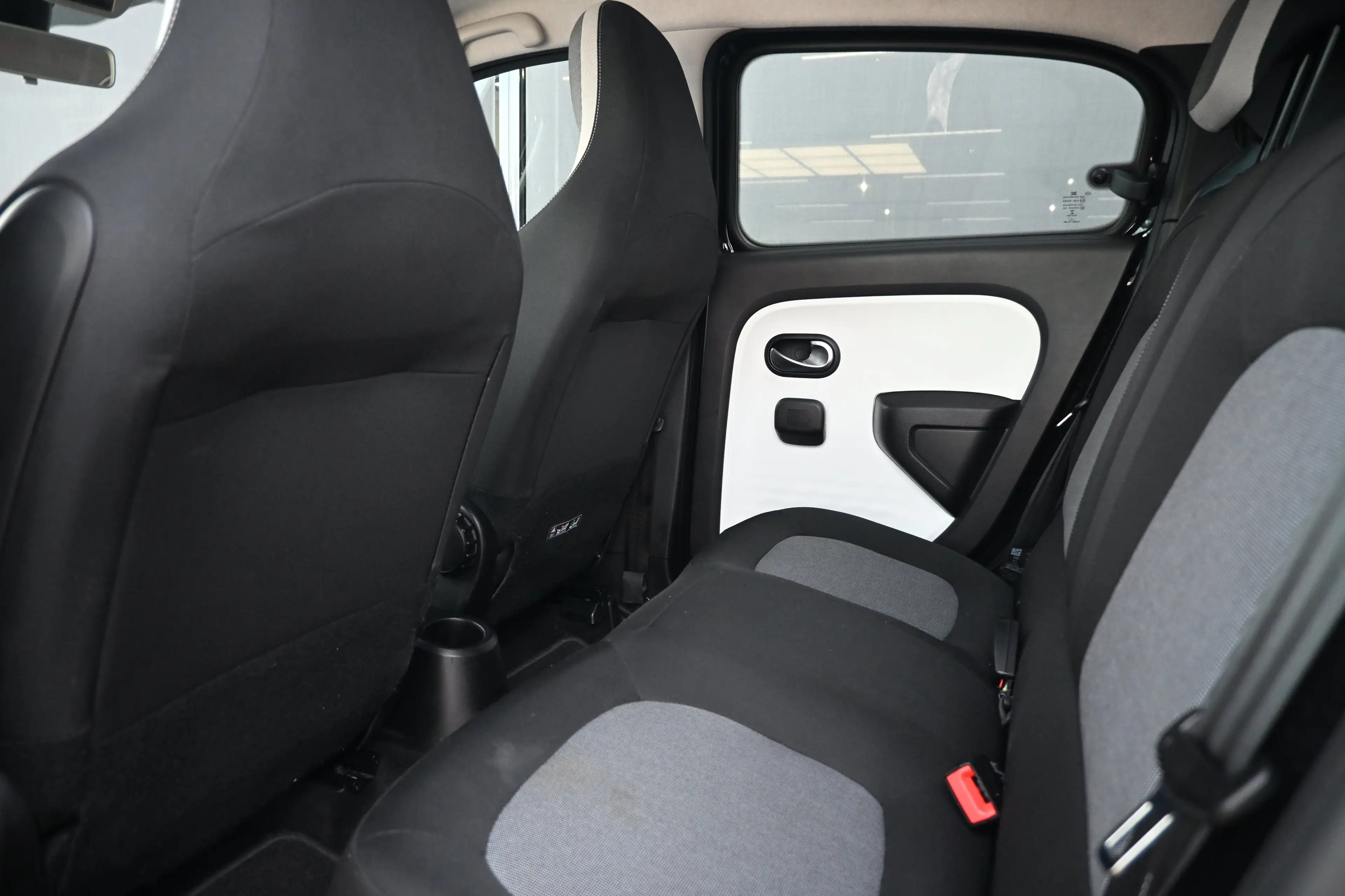 Renault Twingo Z.E. R80 E-Tech Equilibre 22 kWh | Navi by app | C — photo 9