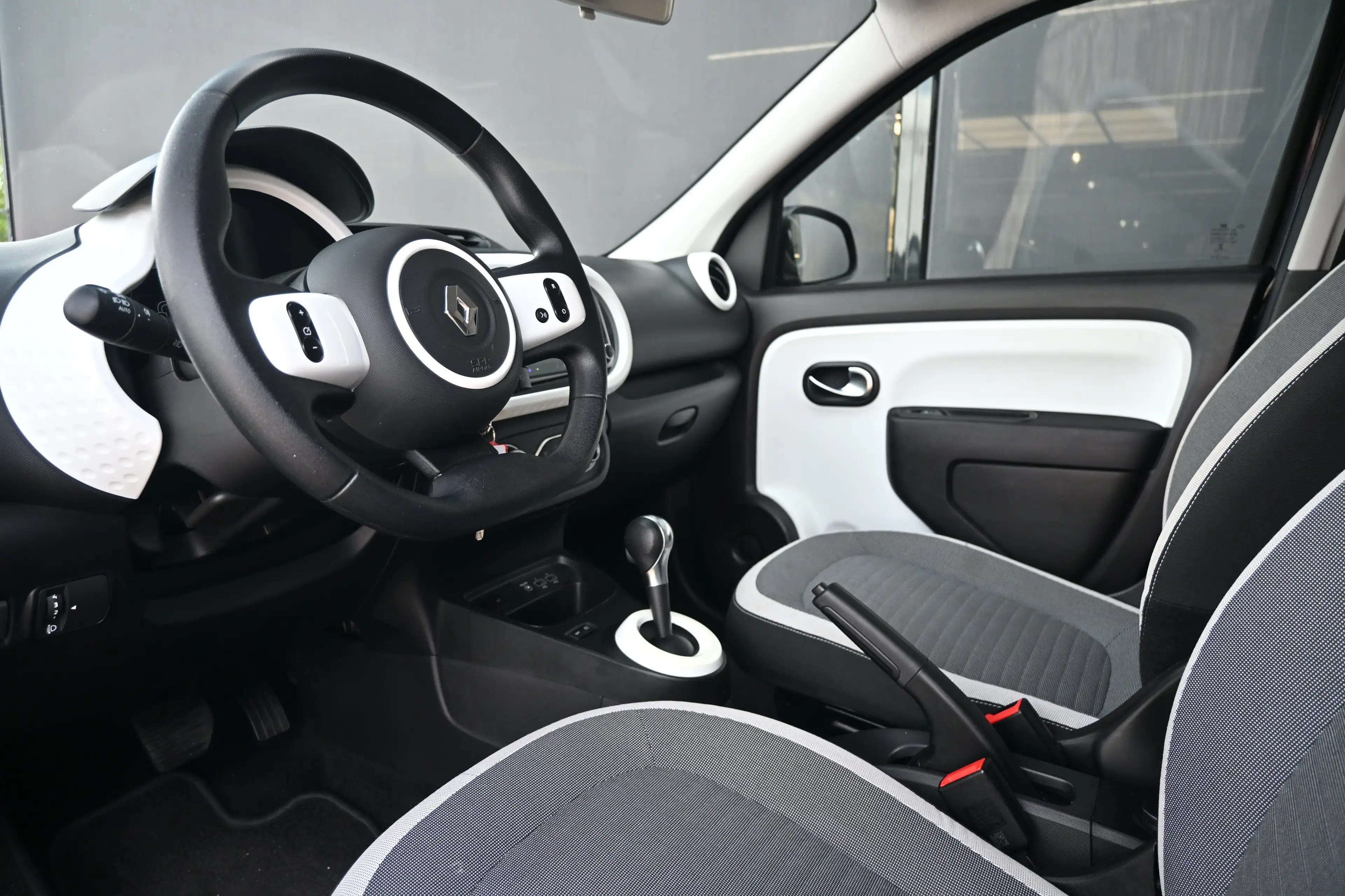 Renault Twingo Z.E. R80 E-Tech Equilibre 22 kWh | Navi by app | C — photo 7