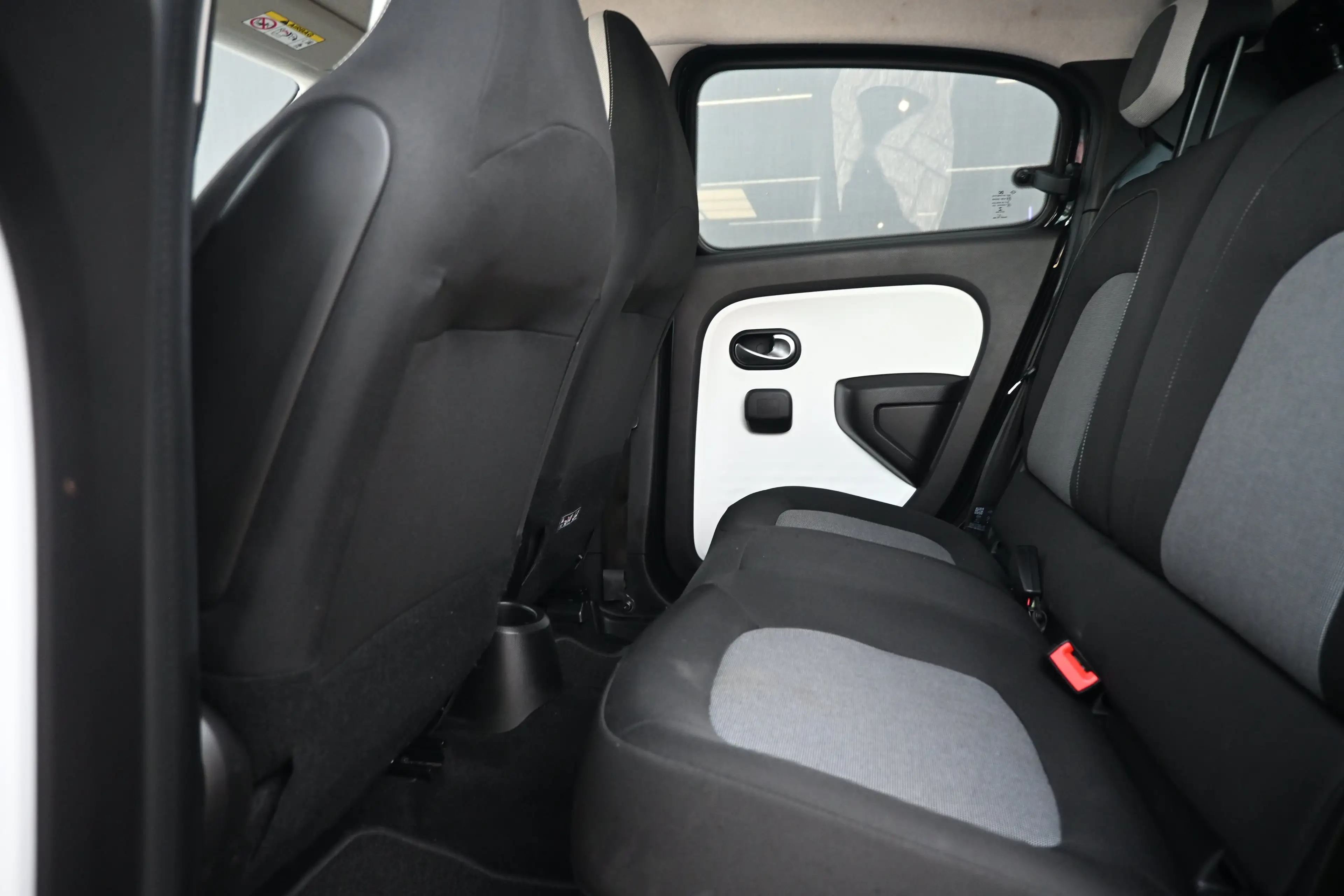 Renault Twingo Z.E. R80 E-Tech Equilibre 22 kWh | Navi by app | C — photo 8