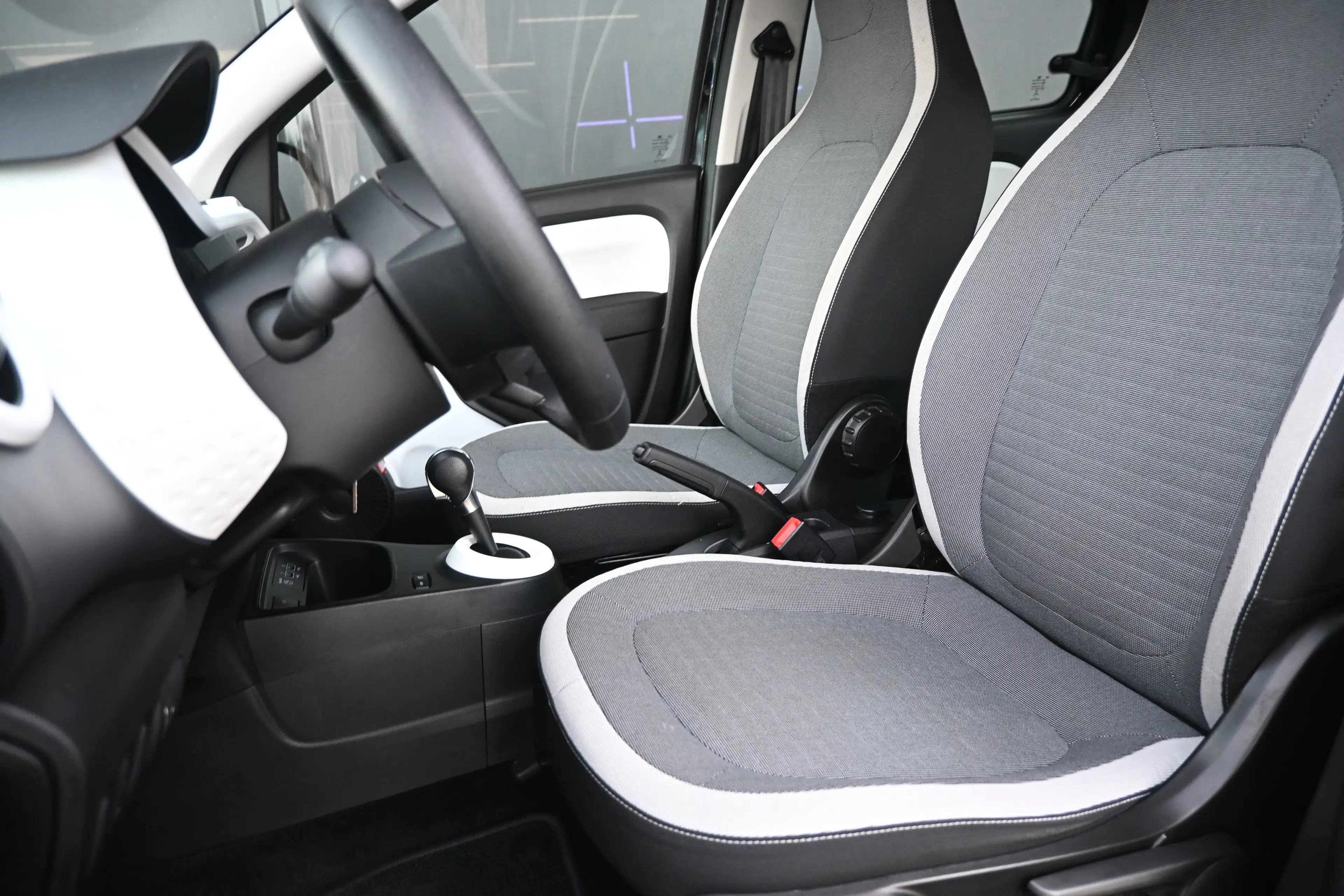 Renault Twingo Z.E. R80 E-Tech Equilibre 22 kWh | Navi by app | C — photo 6