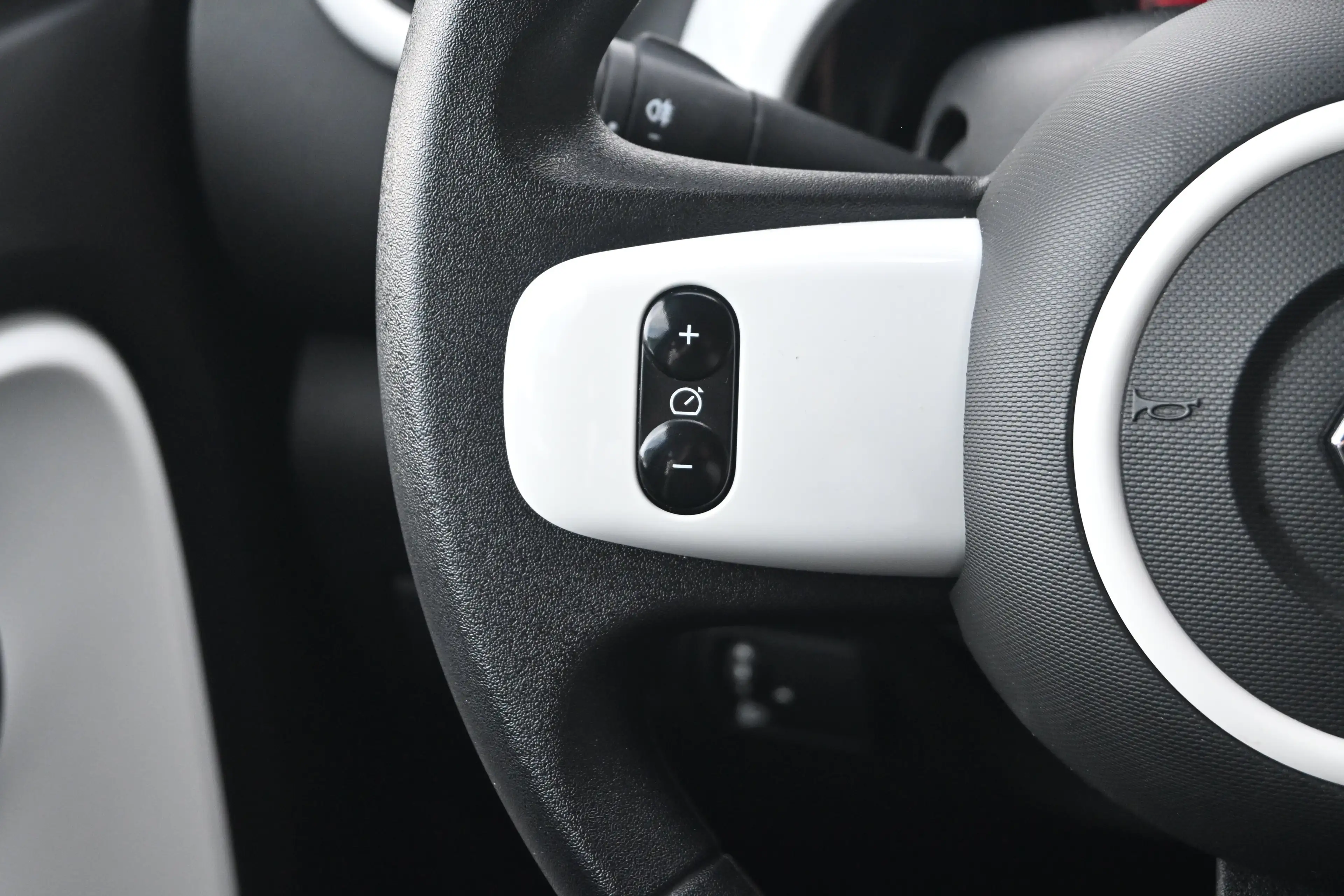 Renault Twingo Z.E. R80 E-Tech Equilibre 22 kWh | Navi by app | C — photo 12