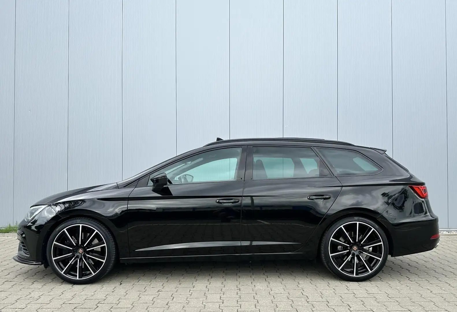 SEAT Leon ST CUPRA 2.0 TSI 300PK 4DRIVE 2019 PANO VIRTUAL Zwart - 2