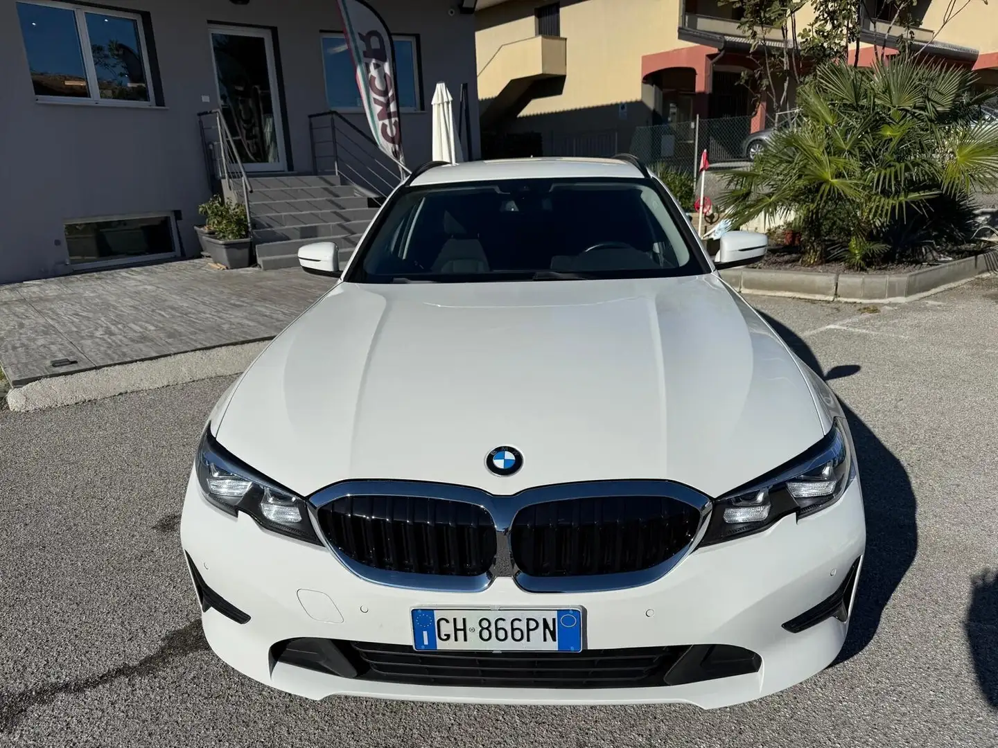 BMW 320 320d 48V xDrive Touring Business Advantage Wit - 2