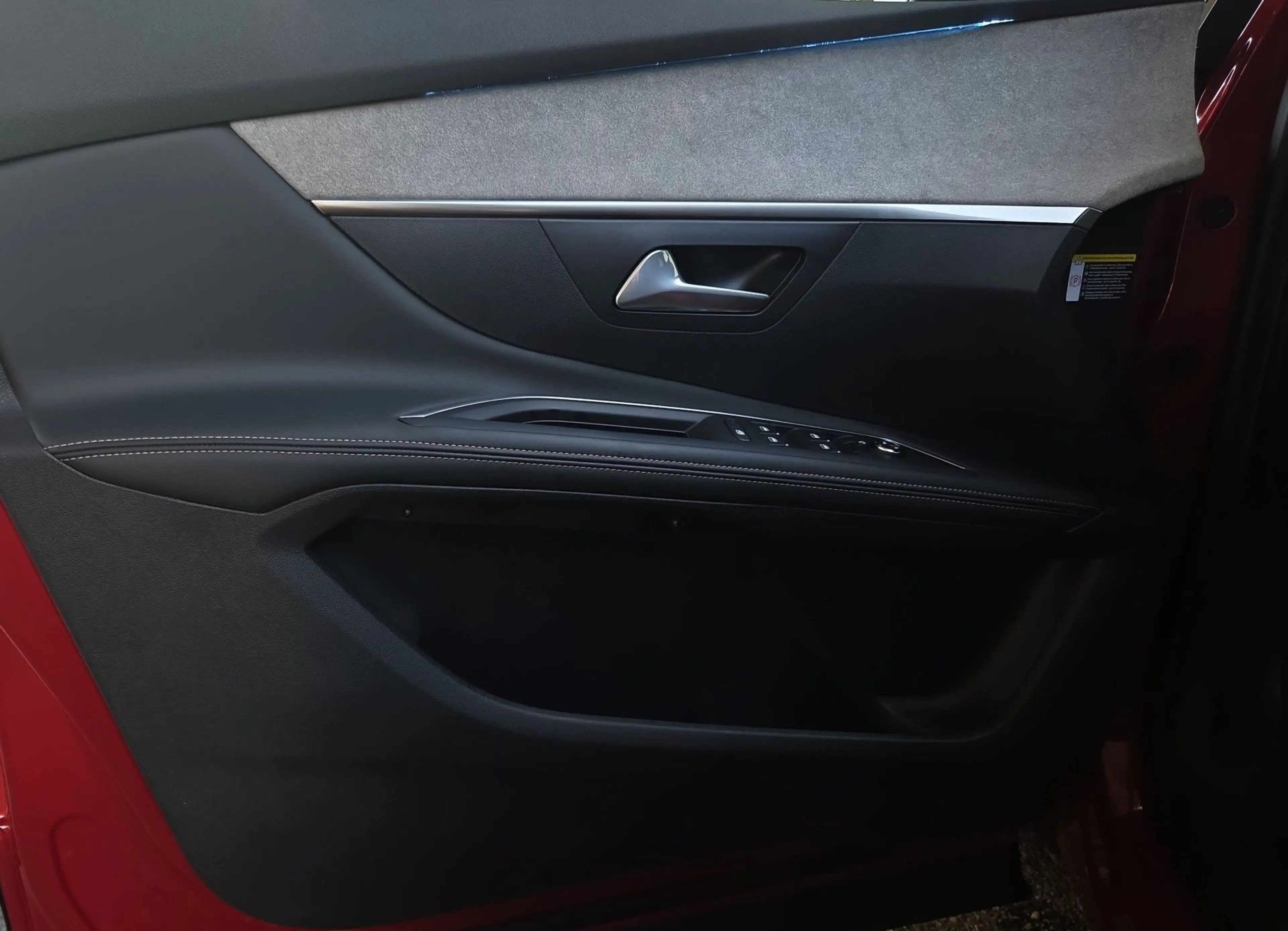 Peugeot 5008 BlueHDI 180 EAT8 GT — photo 15