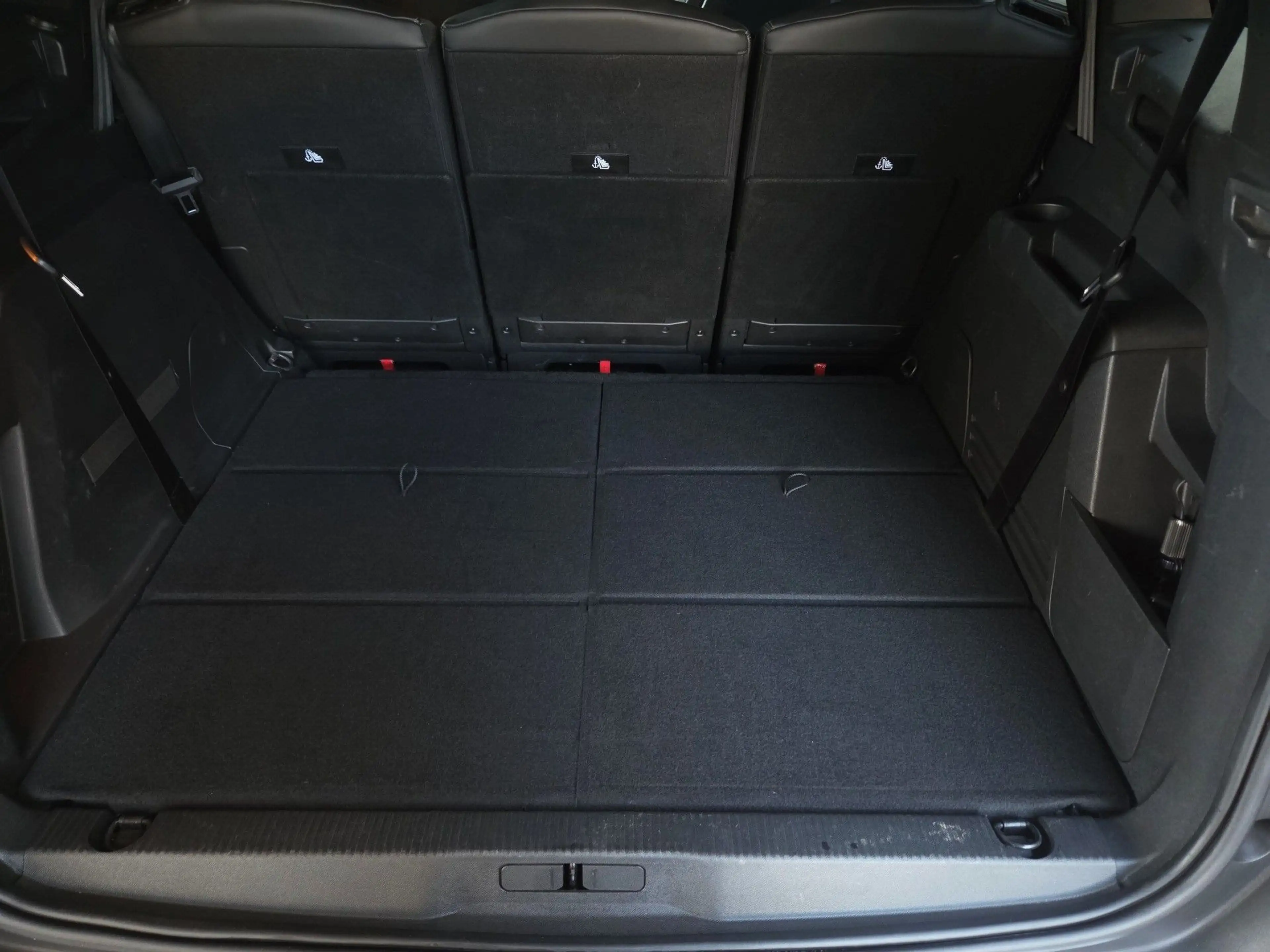 Peugeot 5008 BlueHDI 180 EAT8 GT — photo 11