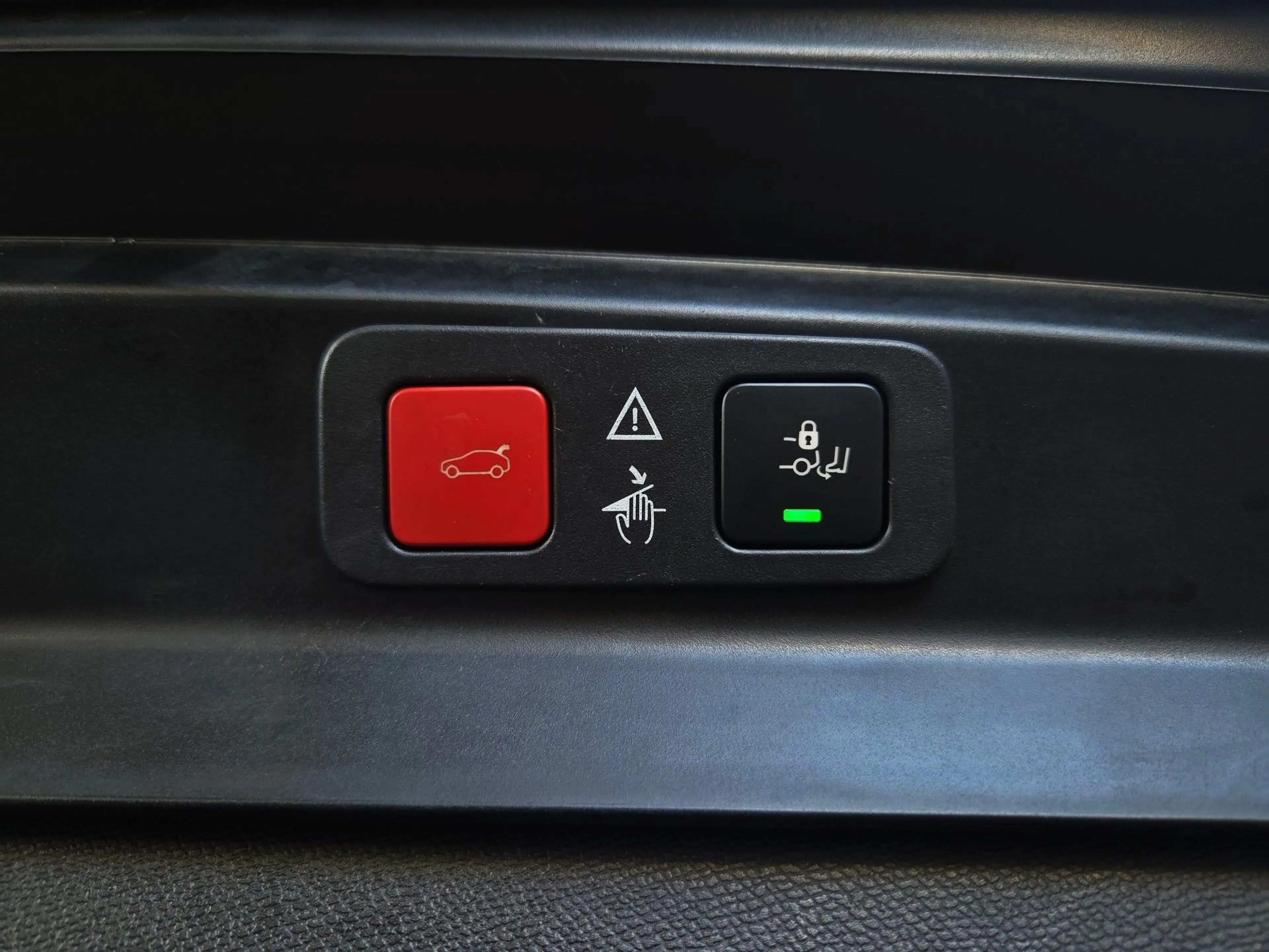 Peugeot 5008 BlueHDI 180 EAT8 GT — photo 12