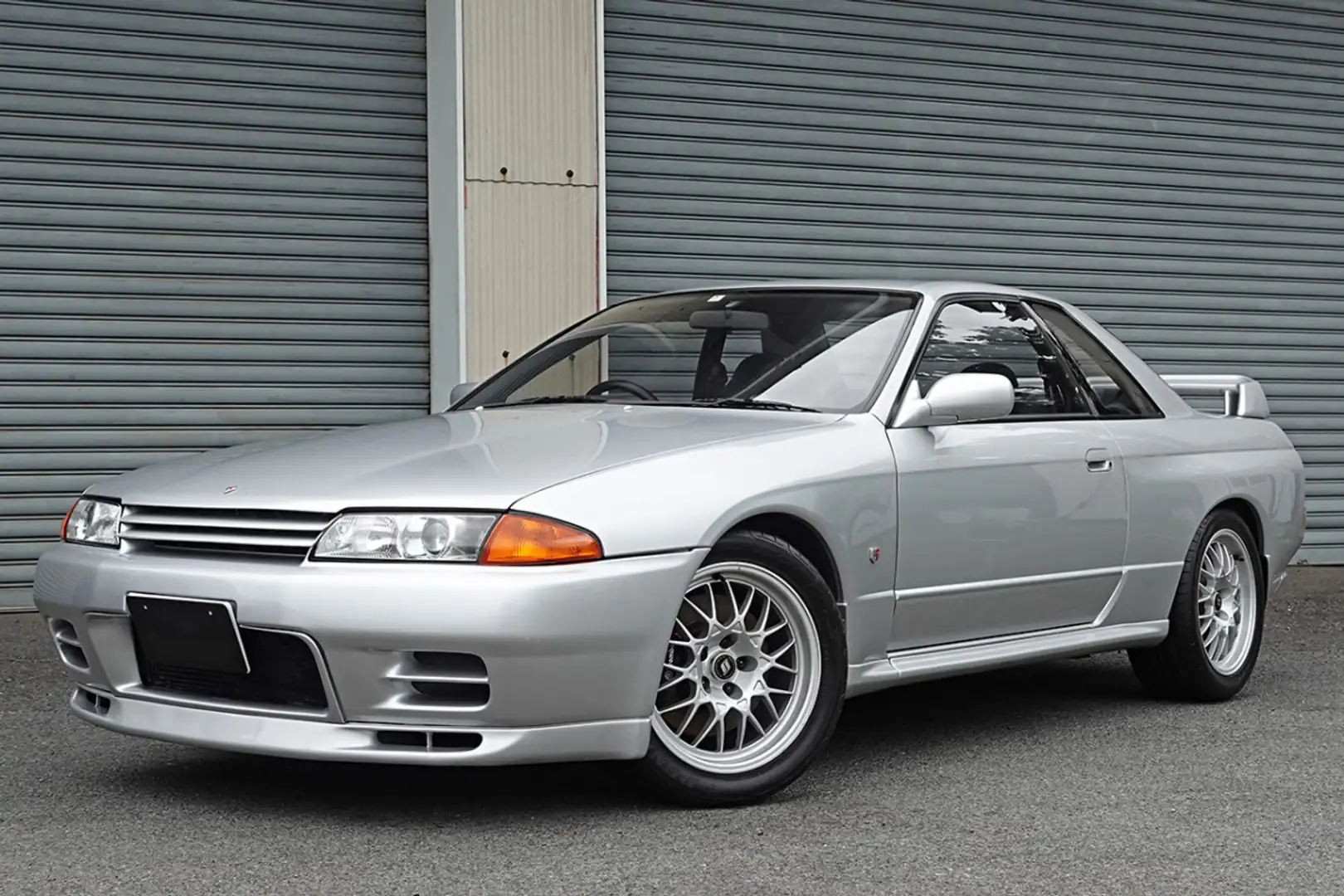 Nissan Skyline R32 GTR V-Spec II Argent - 1