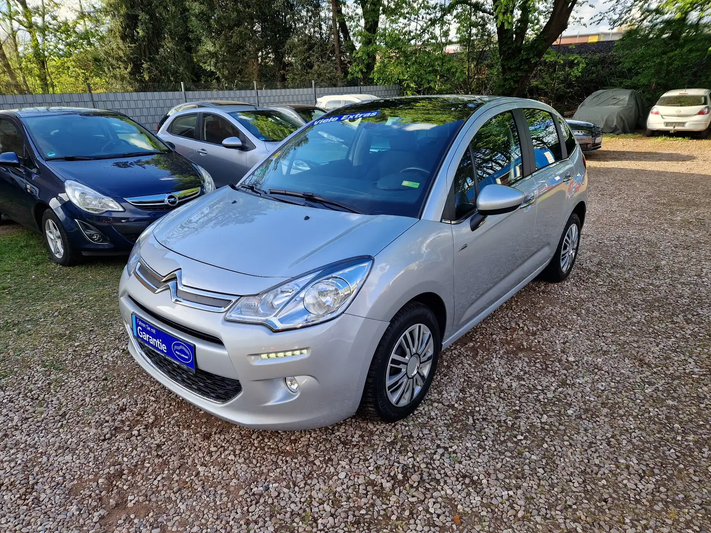 Citroen C3 1.2 Klimatro 89Tkm Navi Kamera Sitzhzg Panora ESP Grau - 1