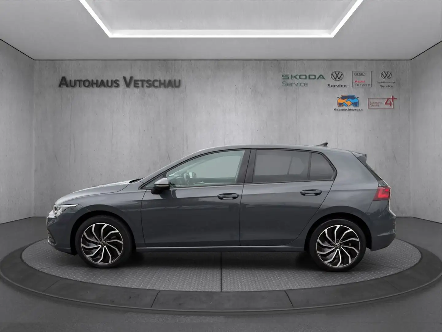 Volkswagen Golf VIII Life 2.0 TDI DSG Navi/LED/AHK/Sitzhzg. Grijs - 2