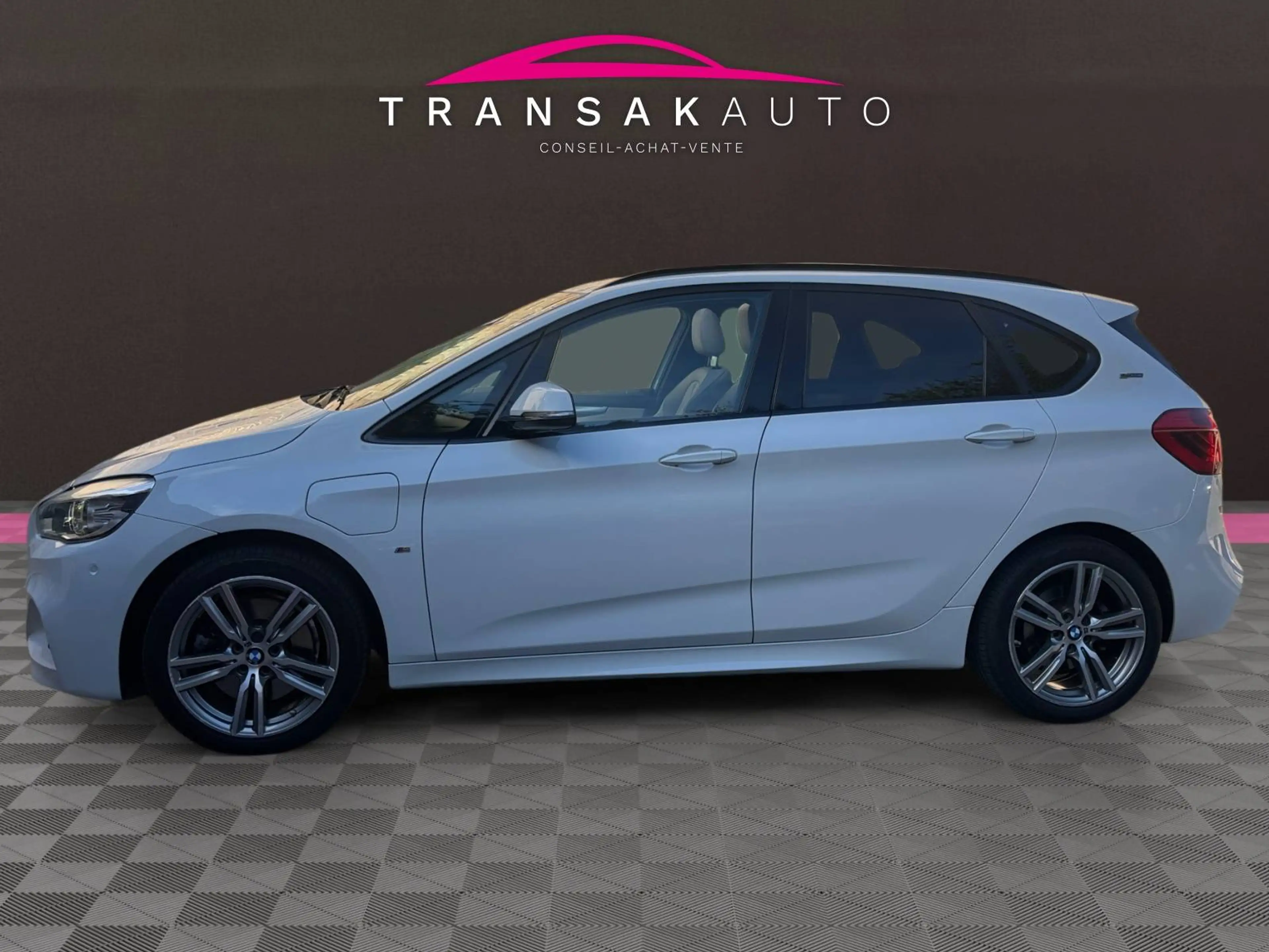 BMW 225 Active Tourer PHEV 225xeA Pack M / Toit Pano / Garantie 12 MOIS — photo 2