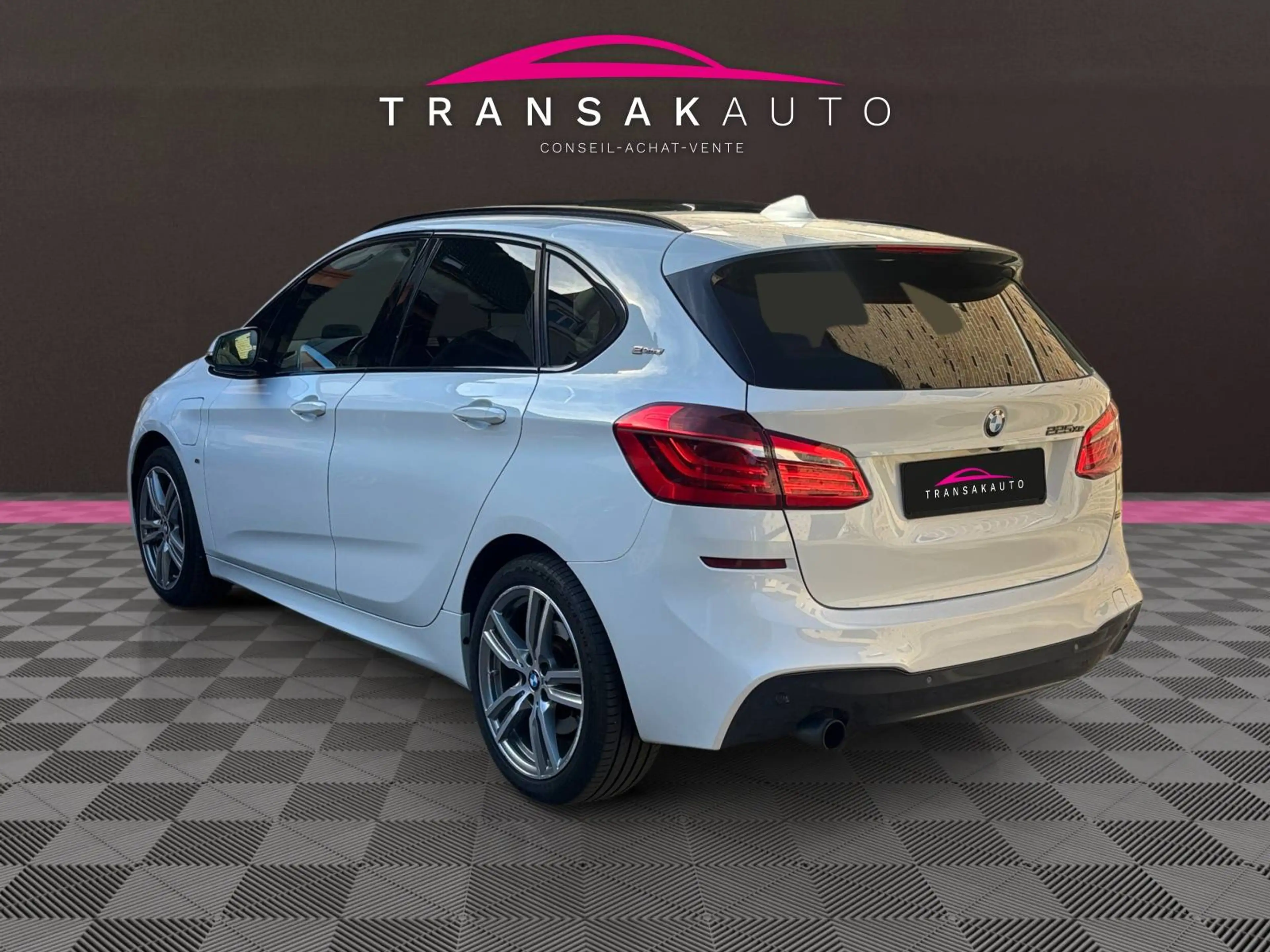 BMW 225 Active Tourer PHEV 225xeA Pack M / Toit Pano / Garantie 12 MOIS — photo 3