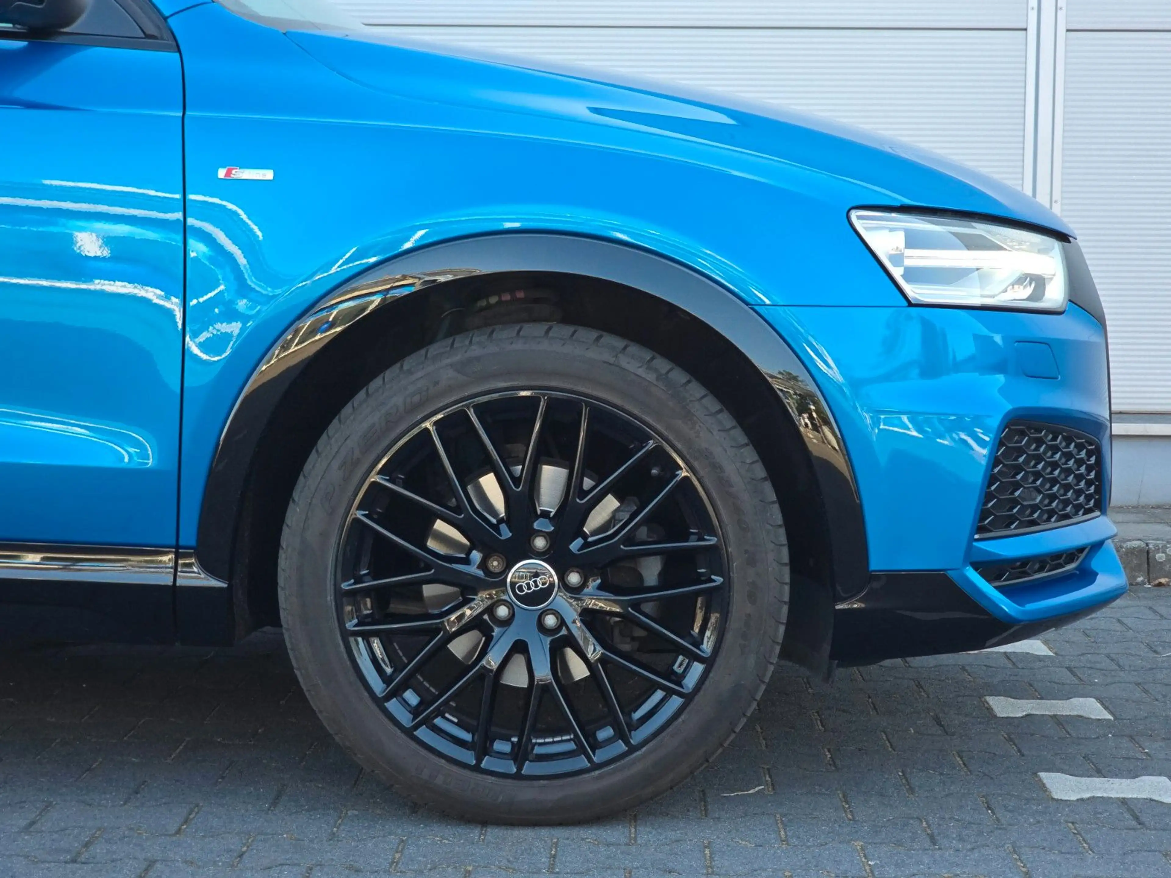 Audi Q3 quattro S Line Competition (Alcantara/Navi) — photo 14
