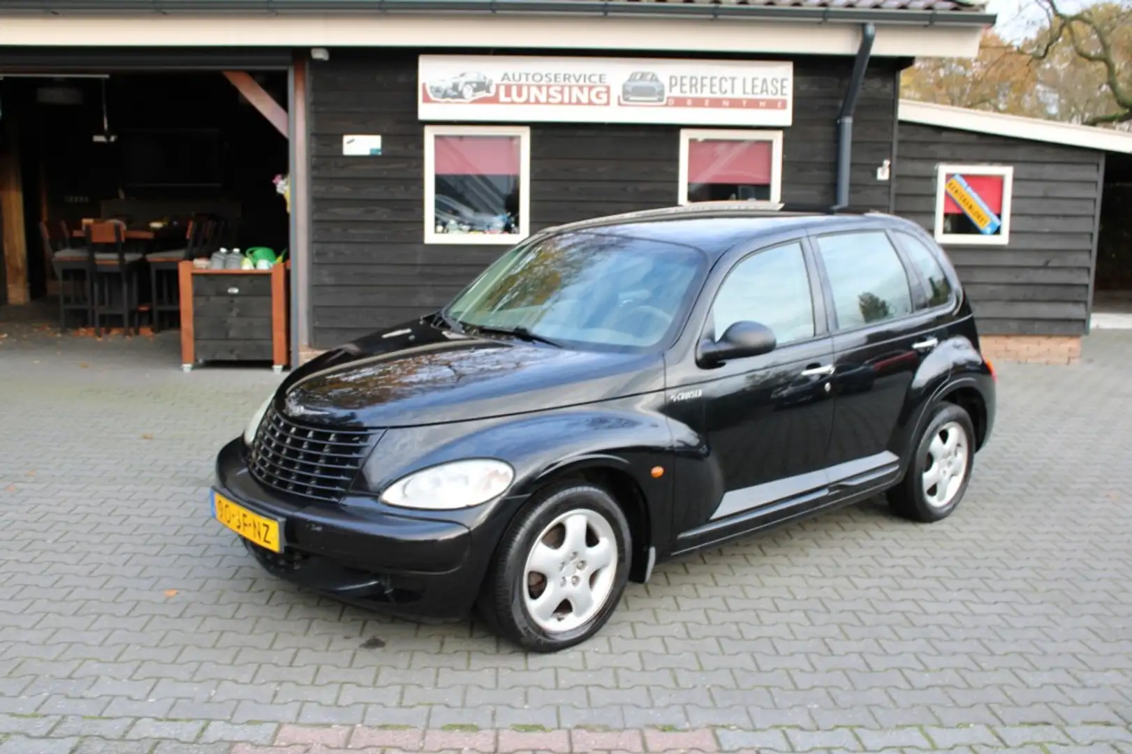Chrysler PT Cruiser 2.0-16V CLASSIC Zwart - 1