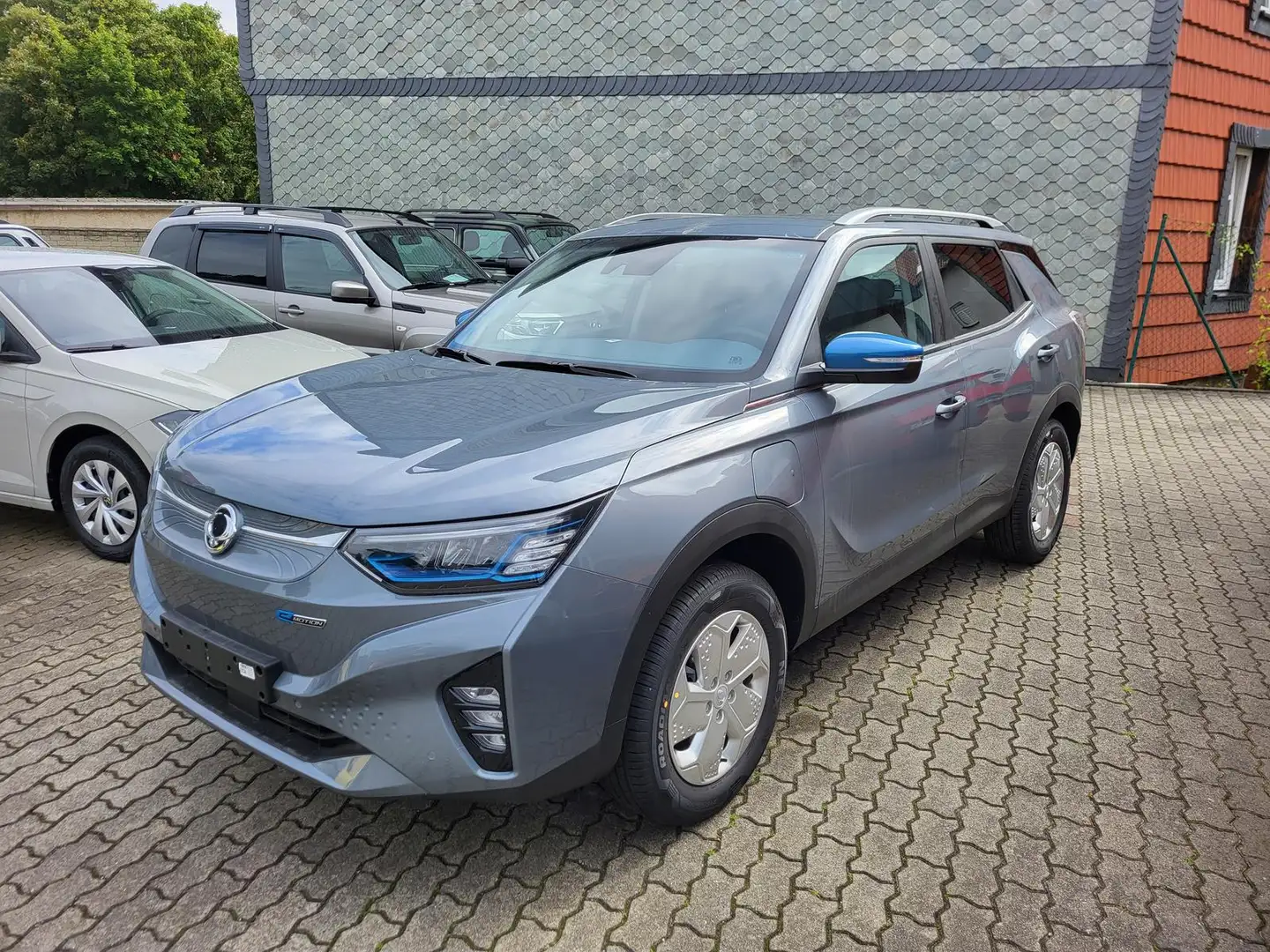 SsangYong Korando eMotion TITANIUM+ACC+LED+VERKEHRSZEICHEN Grau - 2