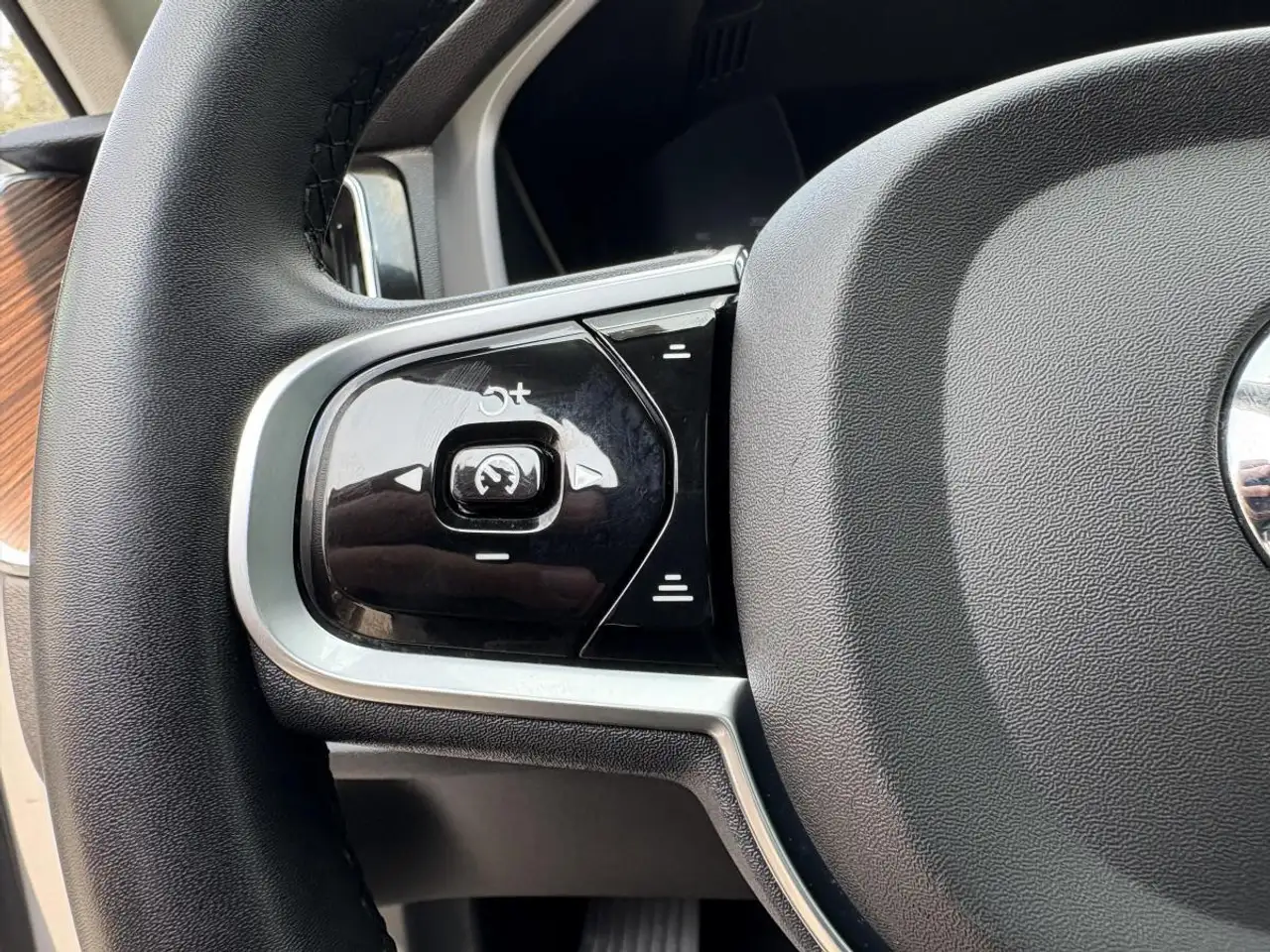Volvo XC60 снимка Volvo XC60