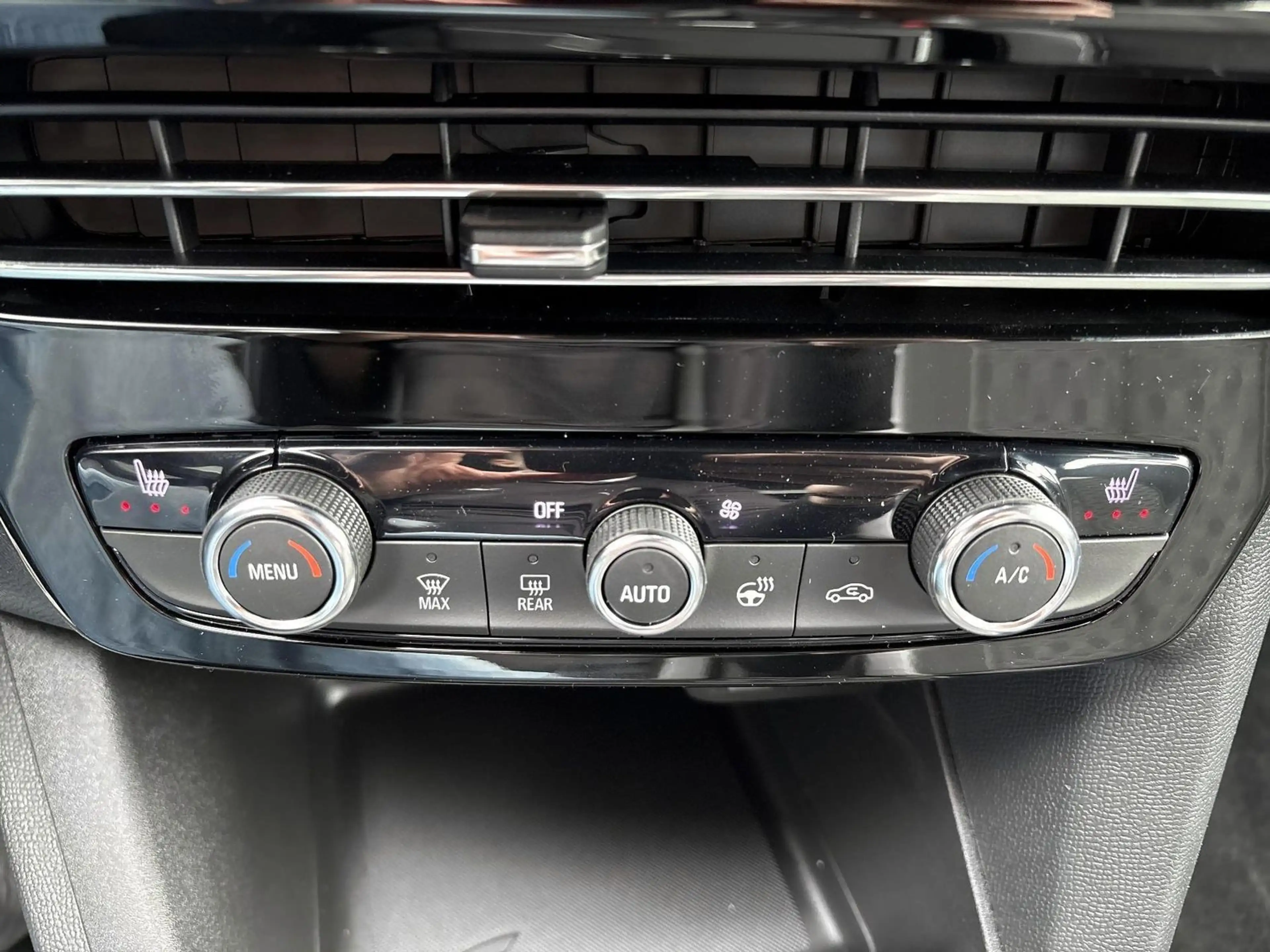 Opel Mokka Hybrid 145PS Automatik Edition Kamera SHZ — photo 13
