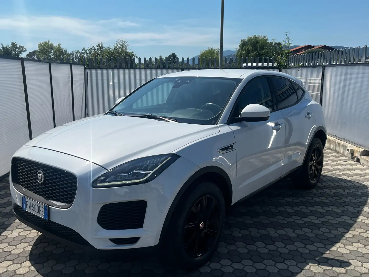 Jaguar E-Pace E-Pace 2.0d i4 R-Dynamic S awd 150cv auto my19 Blanc - 1
