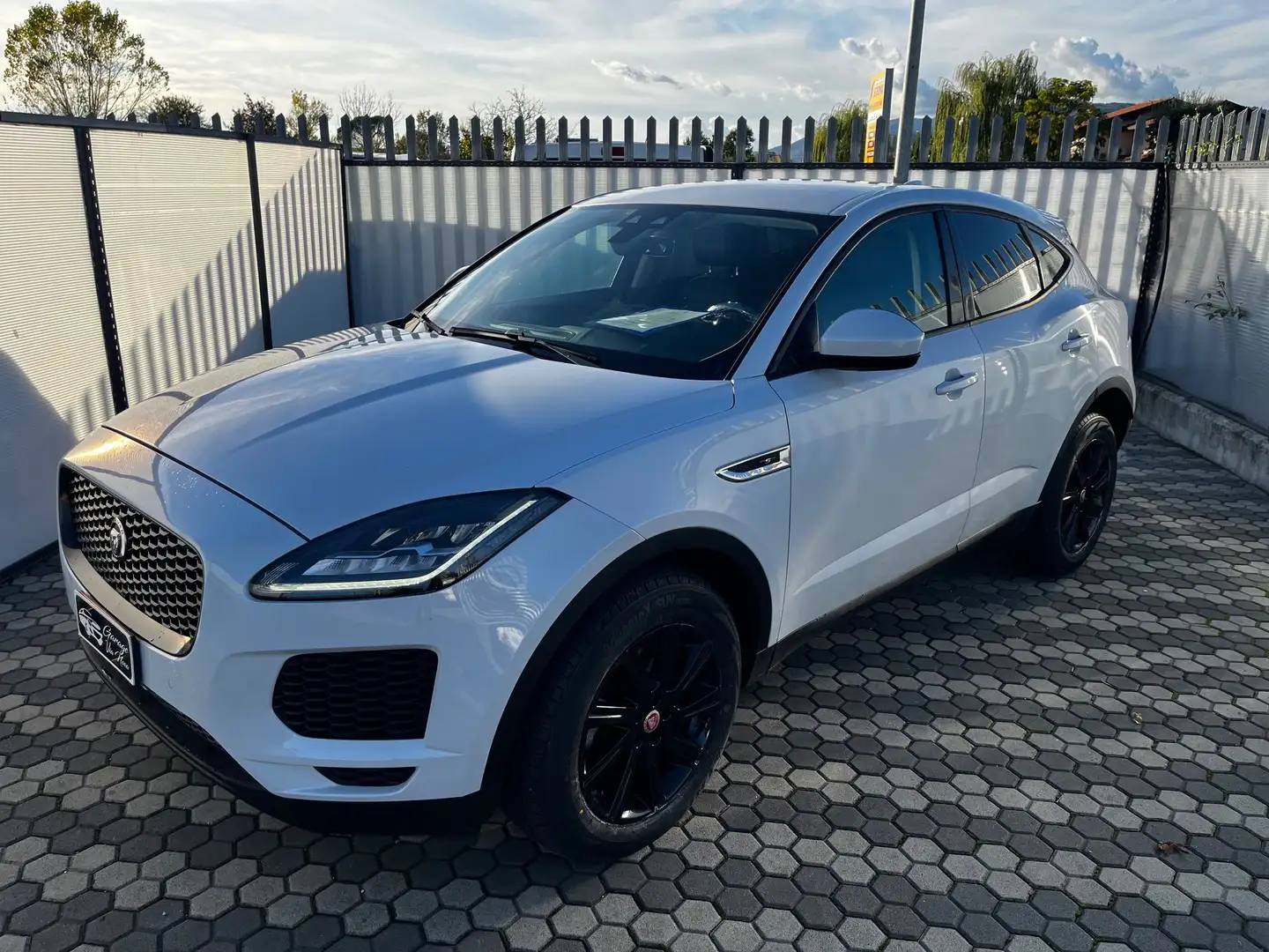 Jaguar E-Pace E-Pace 2.0d i4 R-Dynamic S awd 150cv auto my19 Blanc - 1