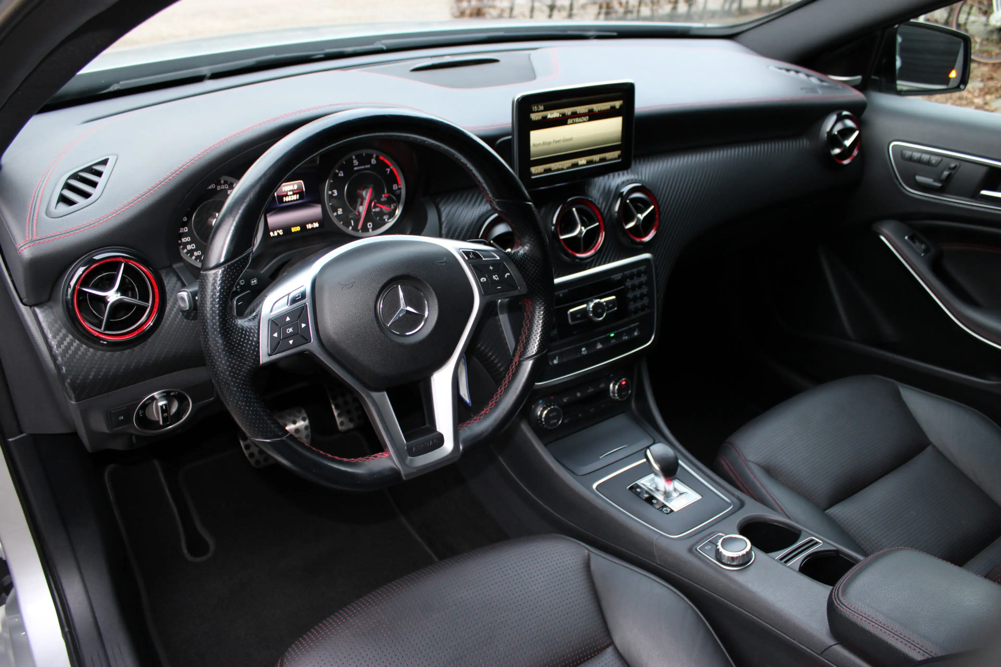 Mercedes-Benz A 45 AMG 4MATIC Edition 1 — photo 3