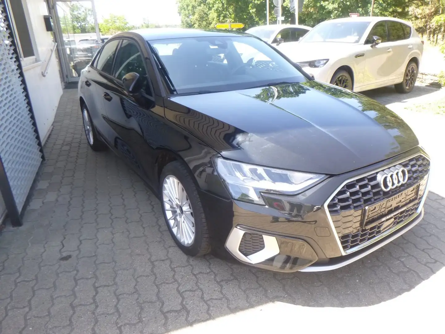Audi A3 30 TFSI Limousine S tronic advanced Schwarz - 2