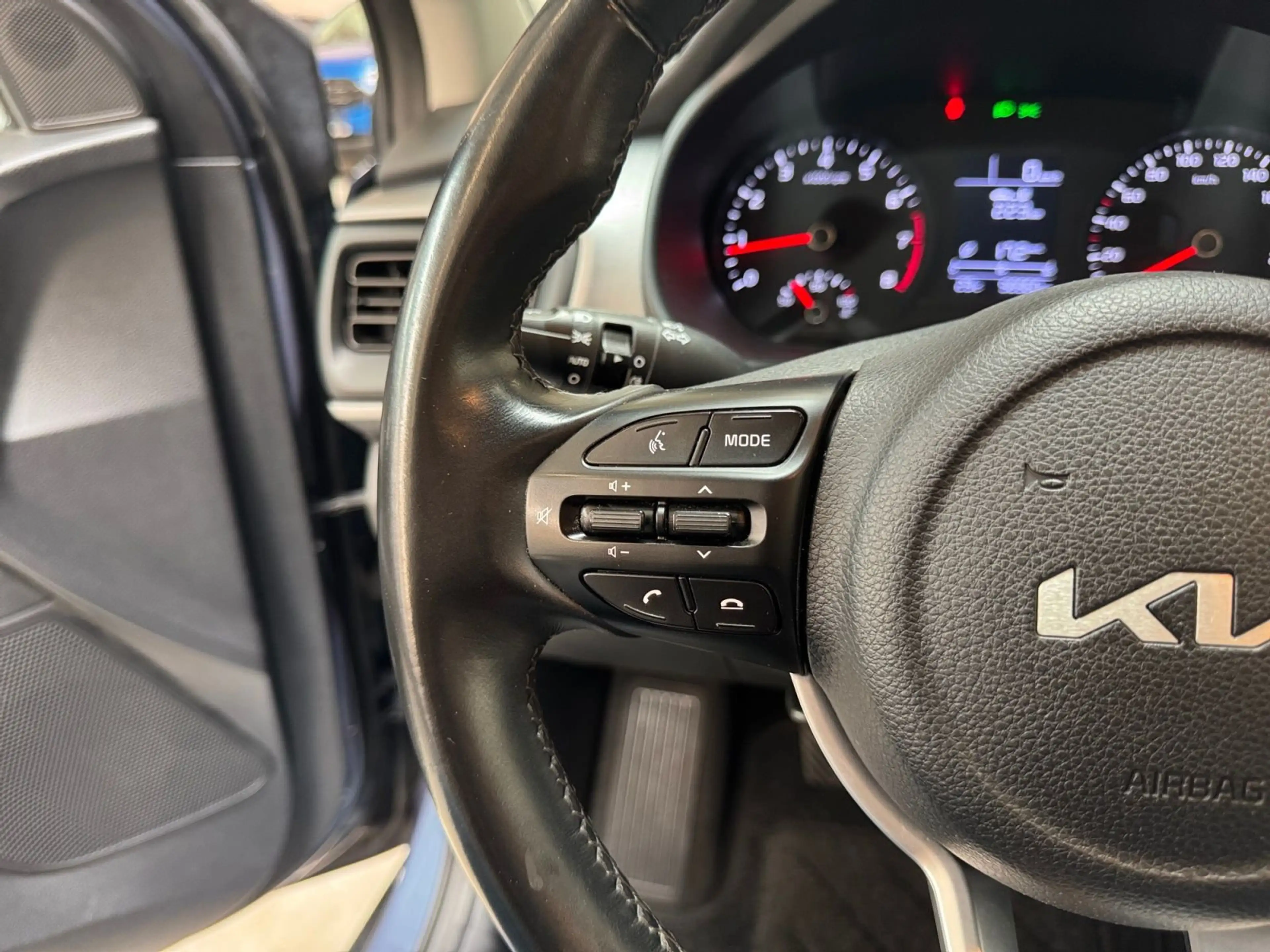 Kia Stonic Urban Edition 1.2 ISG — photo 10