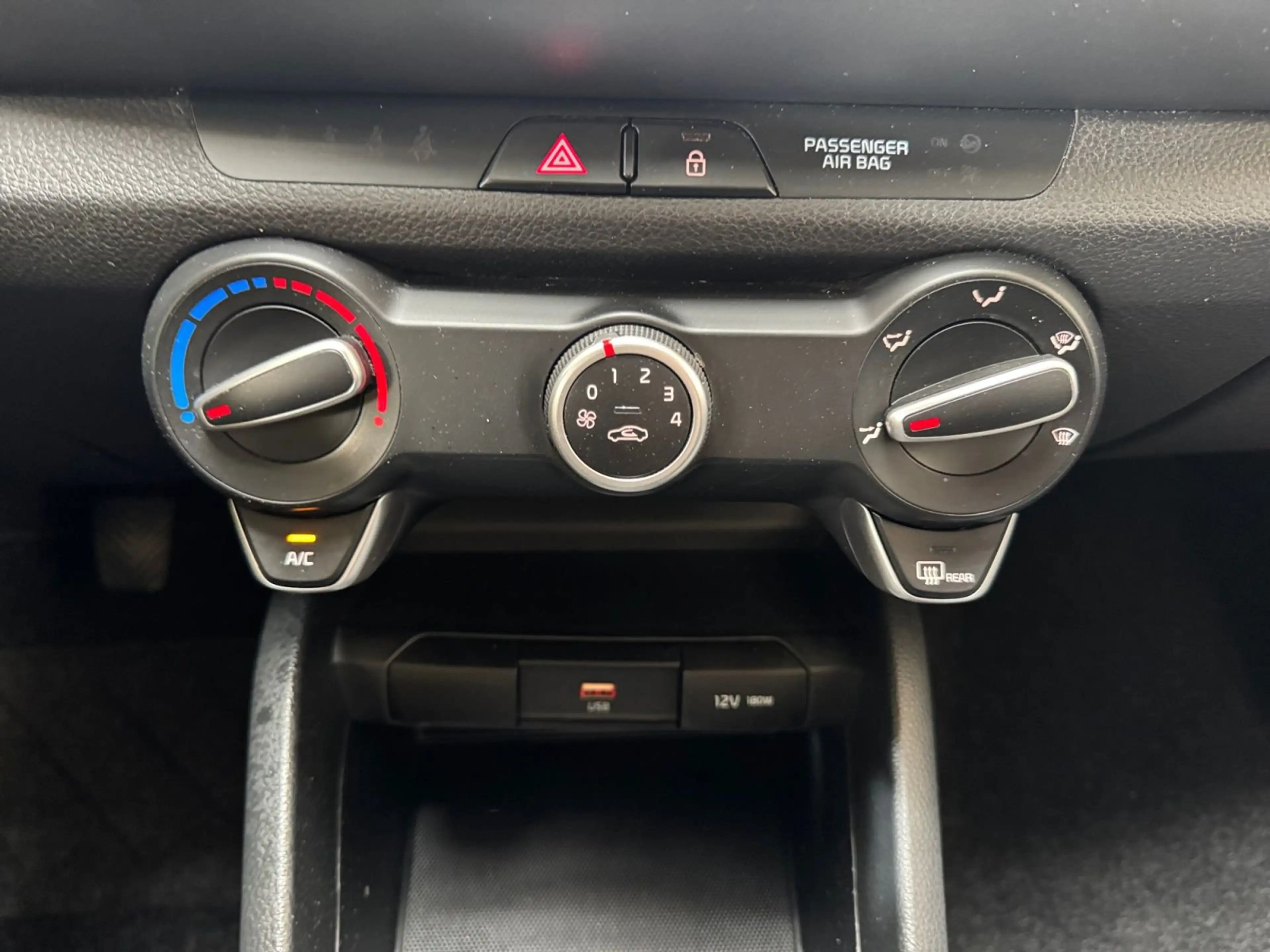 Kia Stonic Urban Edition 1.2 ISG — photo 13