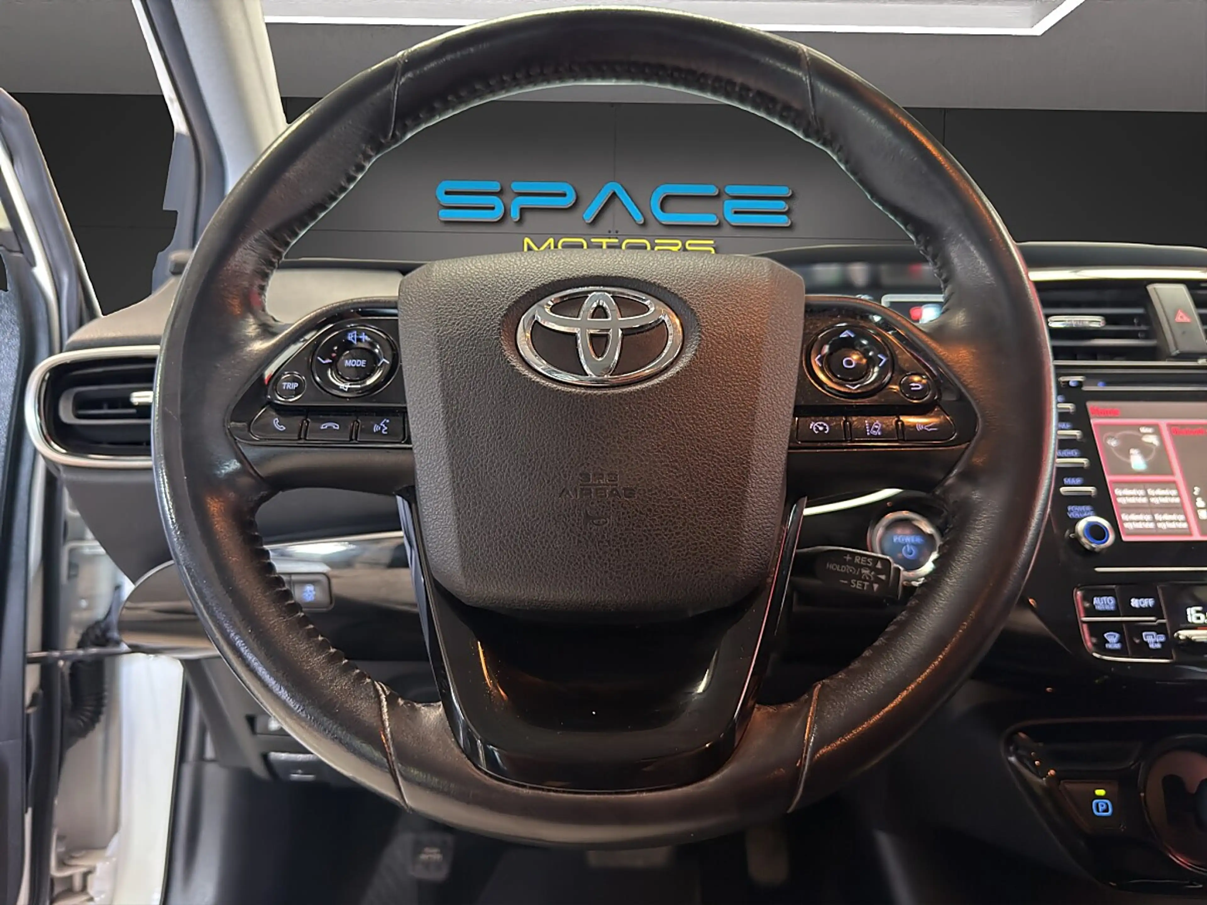 Toyota Prius + 1,8 VVT-i Hybrid Business — photo 12