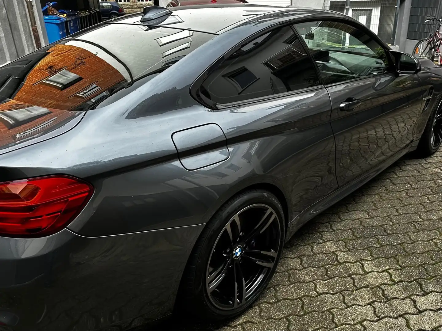 BMW M4 M4 Coupe DKG Grau - 2