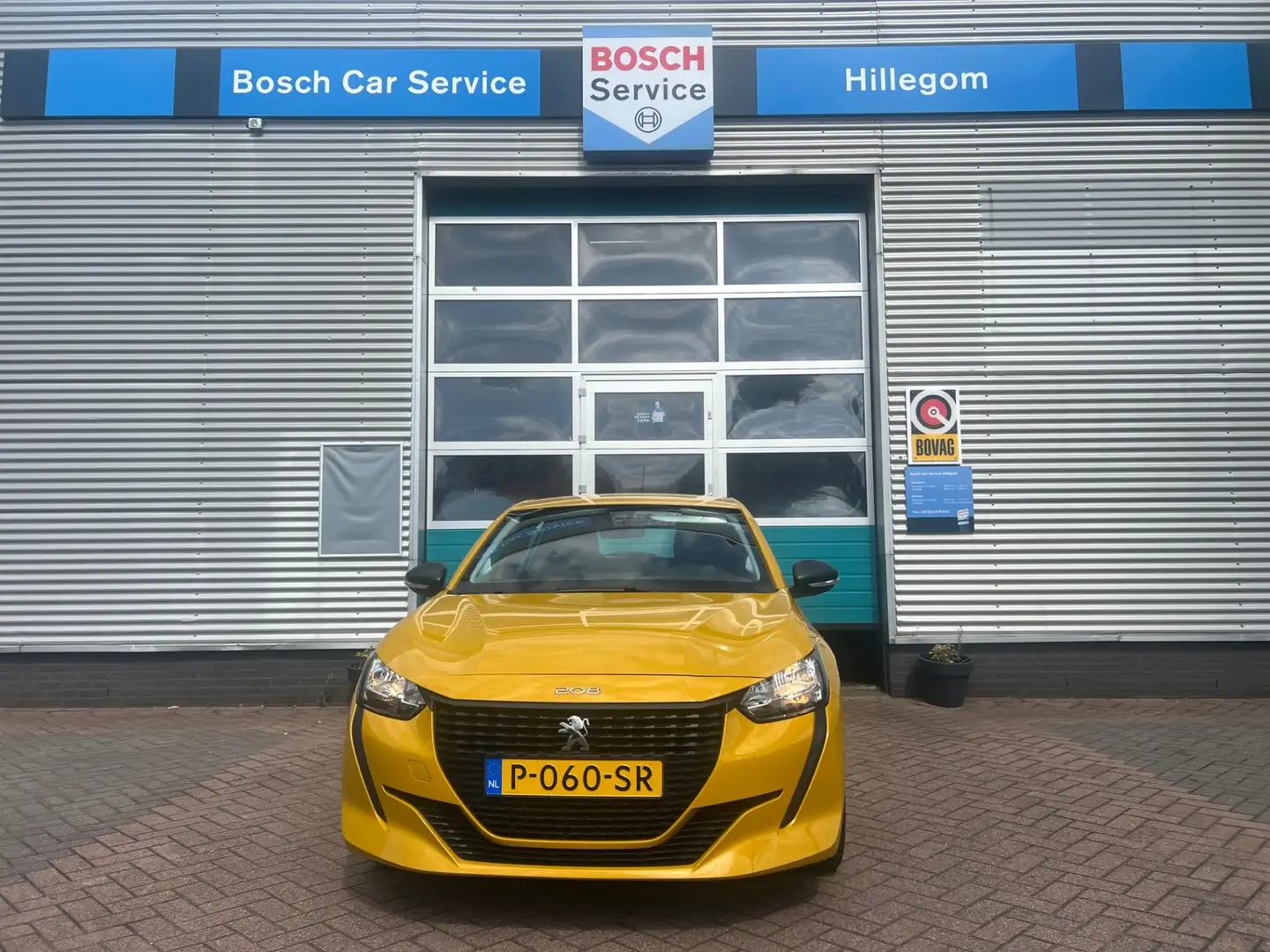Peugeot 208 1.2 PureTech 75pk Like Geel - 2