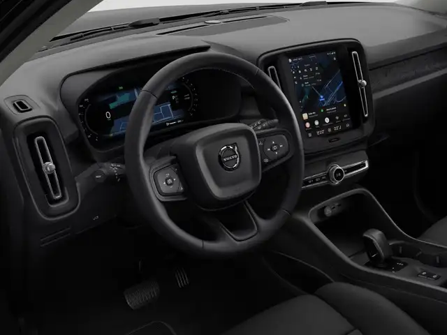 Volvo XC40 view 2