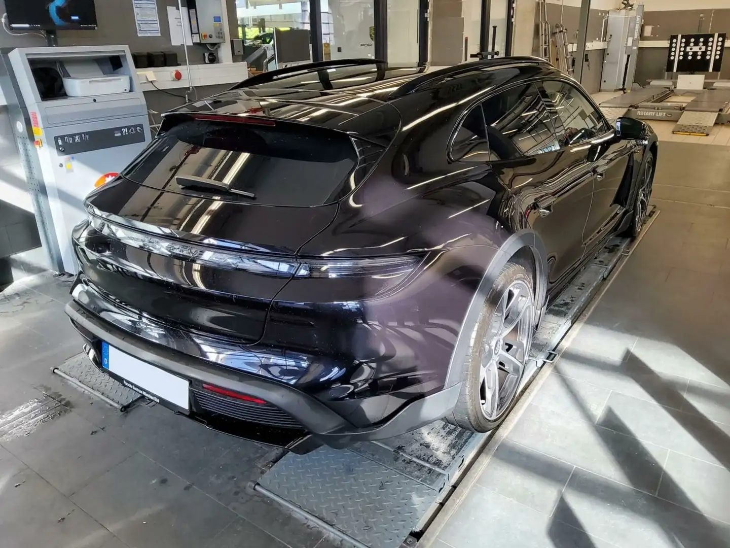 Porsche Taycan Cross Turismo 4S|verfügbar 11.2025 Bose Pano ACC Schwarz - 2
