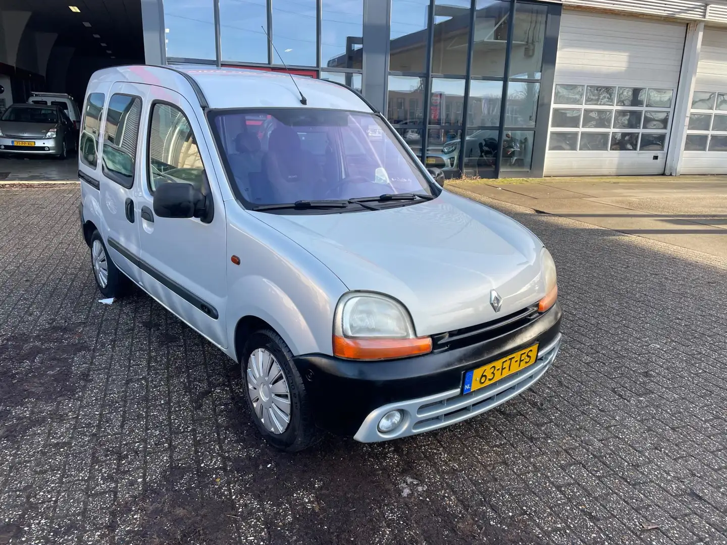 Renault Kangoo 1.4 RXE automaat 84000 km Grau - 2
