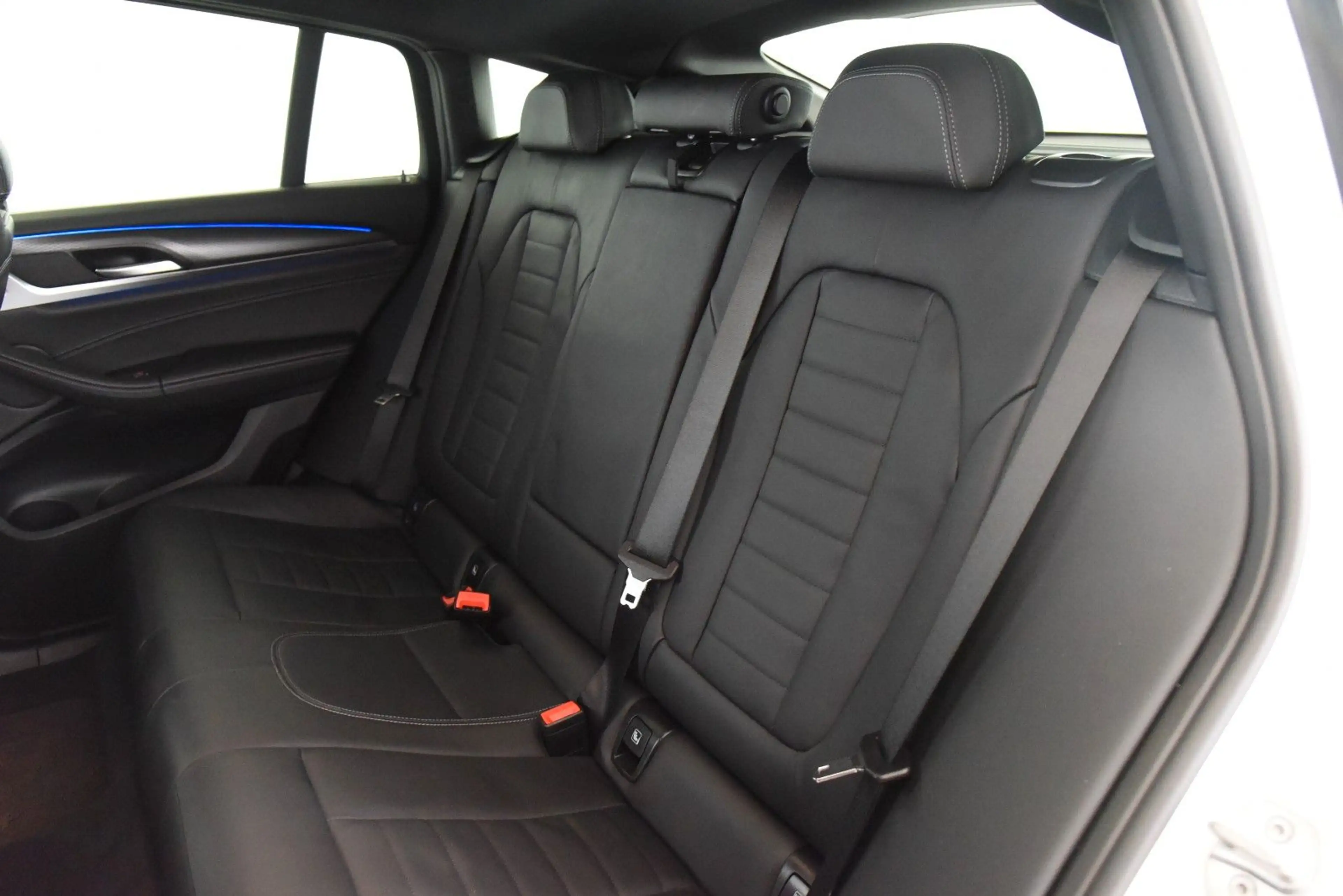BMW X4 xDrive30d M Sport StandHzg AHK HiFi LED Alarm — photo 6