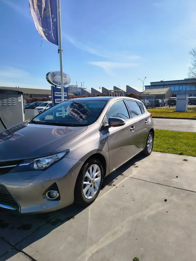 Toyota Auris 1.8 Hybrid Lease+ Bruin - 1