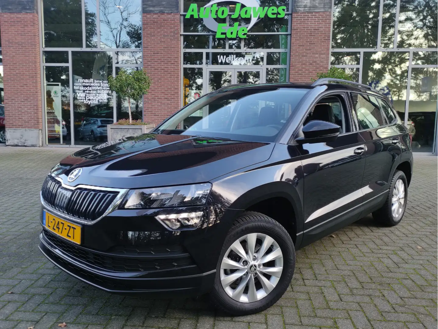 Skoda Karoq 1.0 TSI Business Edition Navigatie - Keyless Start Zwart - 1