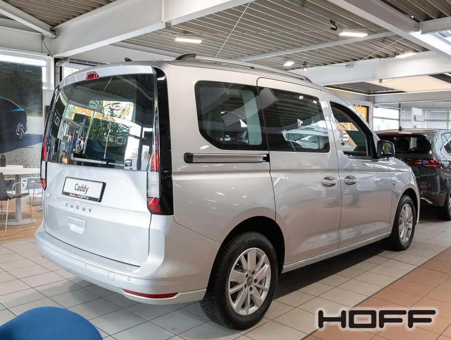 Volkswagen Caddy 1.5 TSI Life PDC Tempomat Lane Assist Zilver - 2