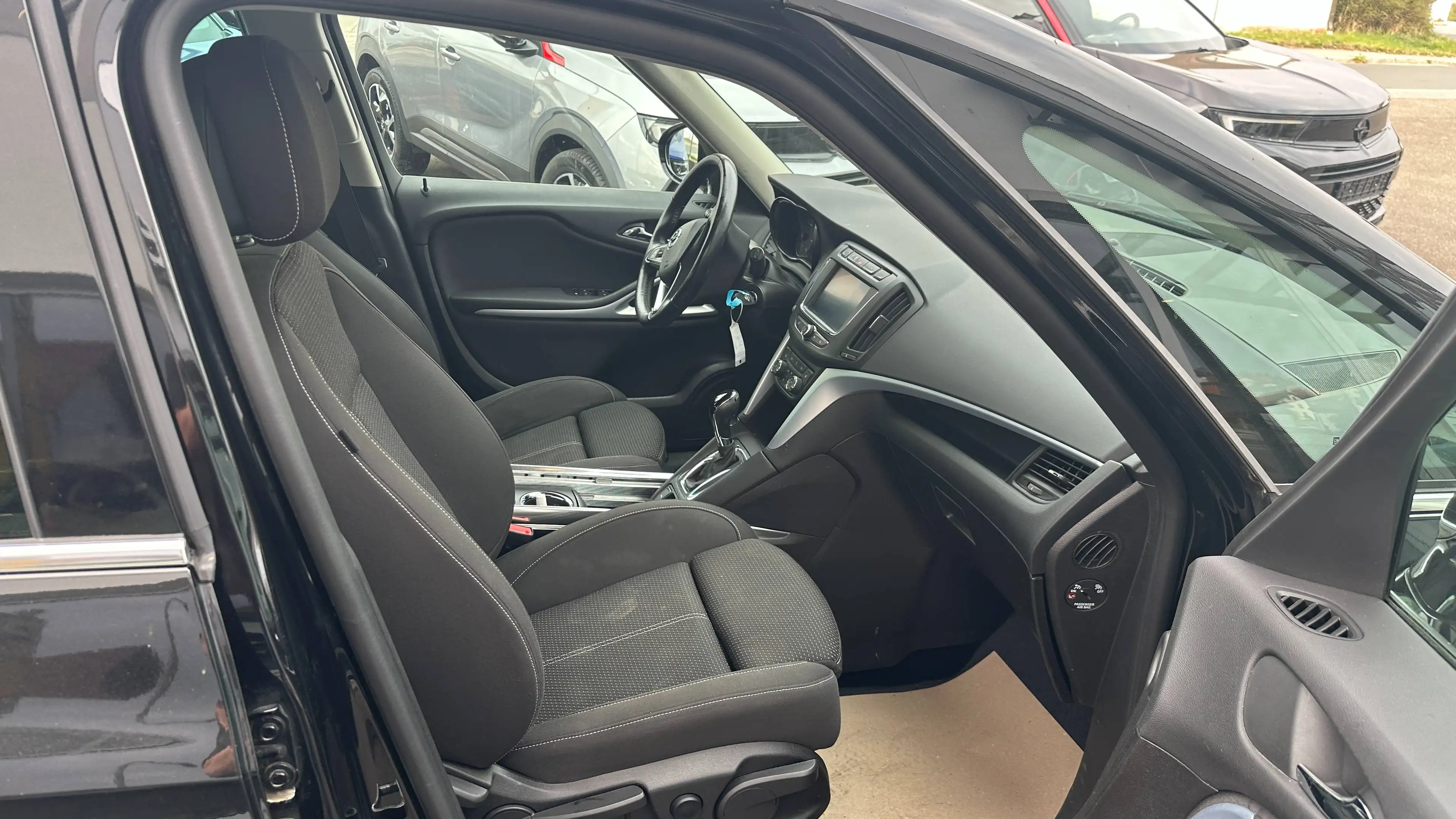 Opel Zafira Innovation Automatik 7-Sitzer Navigationssystem Rückfahrkamera Sitzheizung Lenkradheizung — photo 10