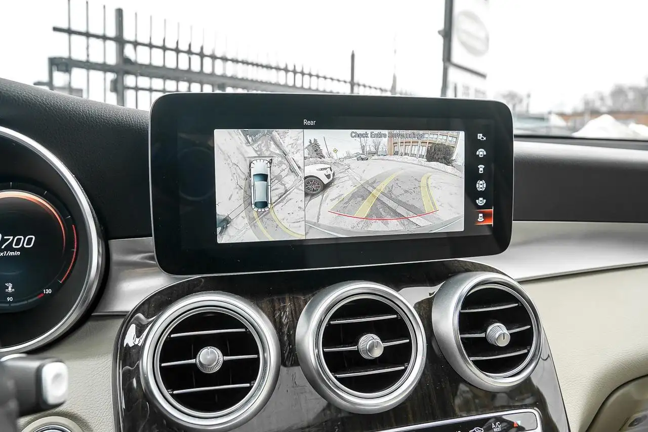Mercedes-Benz GLC снимка Mercedes-Benz GLC