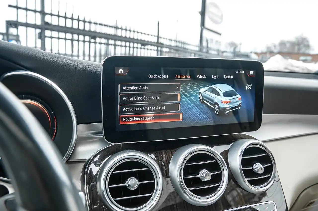 Mercedes-Benz GLC снимка Mercedes-Benz GLC