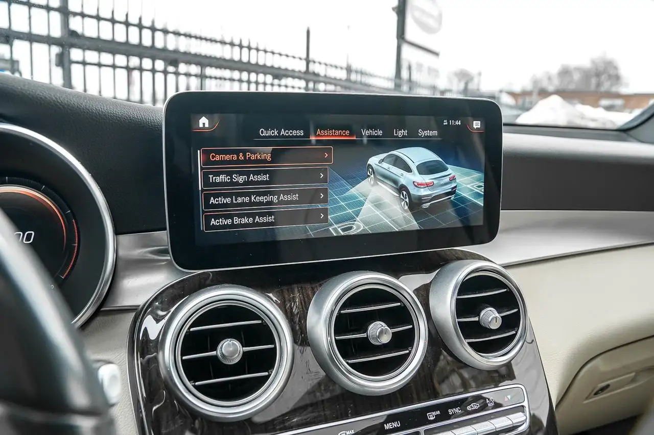 Mercedes-Benz GLC снимка Mercedes-Benz GLC