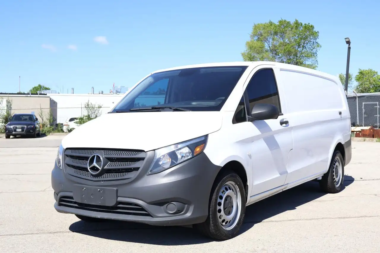 Mercedes-Benz Metris Passenger Van снимка Mercedes-Benz Metris Passenger Van
