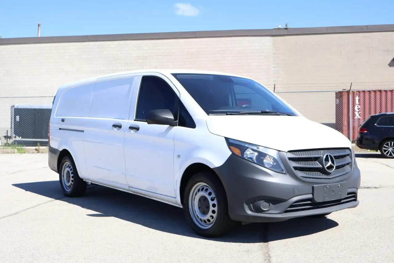 Mercedes-Benz Metris Passenger Van снимка Mercedes-Benz Metris Passenger Van
