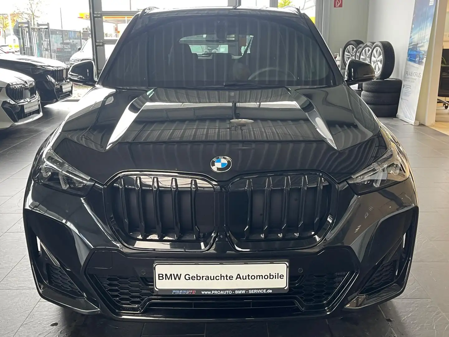 BMW X1 18i sDr M Sport Pro AHK/Pano/Komf.Zg/360°/HUD/19" Schwarz - 2