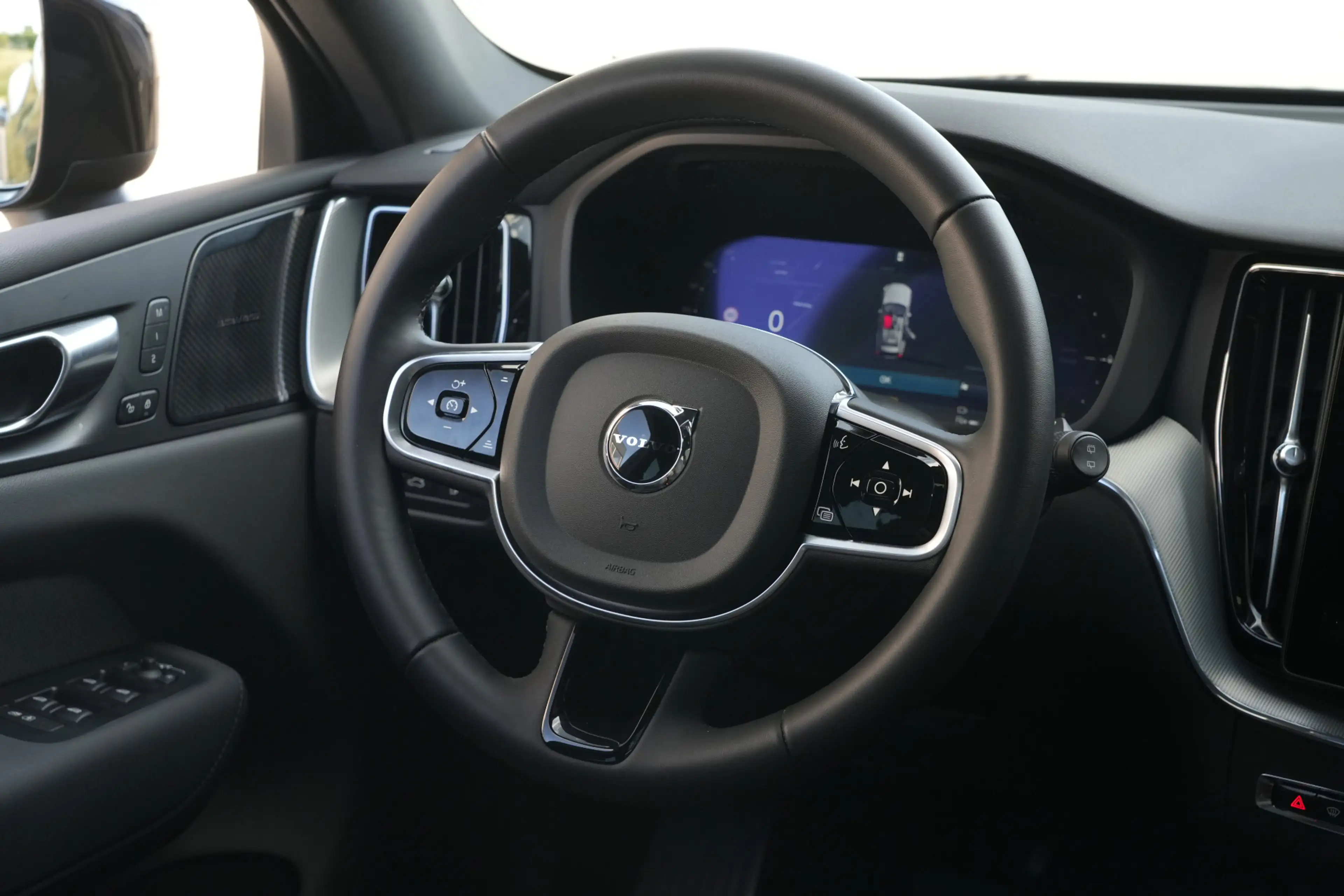 Volvo XC60 2.0 T8 FACELIFT Plug-in hybrid AWD Black Edition | — photo 5
