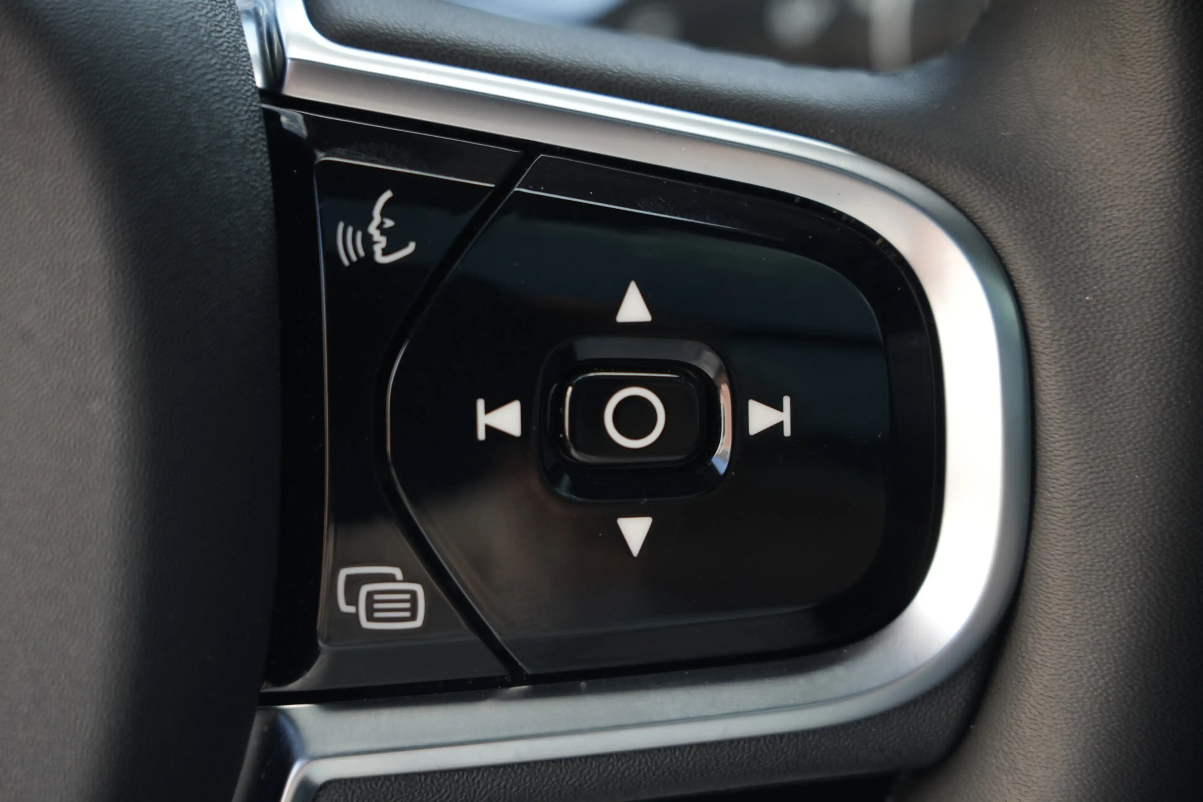 Volvo XC60 2.0 T8 FACELIFT Plug-in hybrid AWD Black Edition | — photo 24