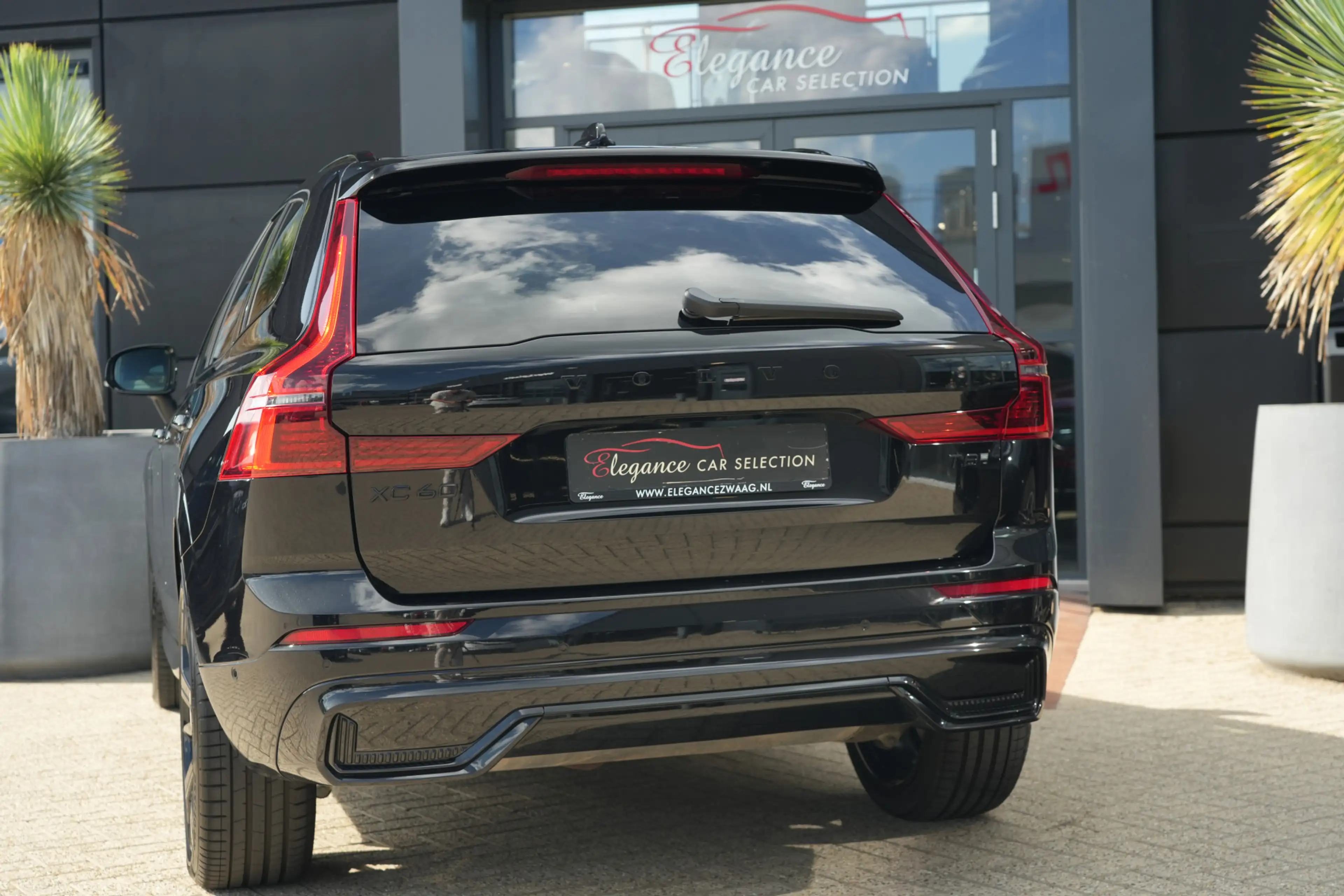 Volvo XC60 2.0 T8 FACELIFT Plug-in hybrid AWD Black Edition | — photo 31