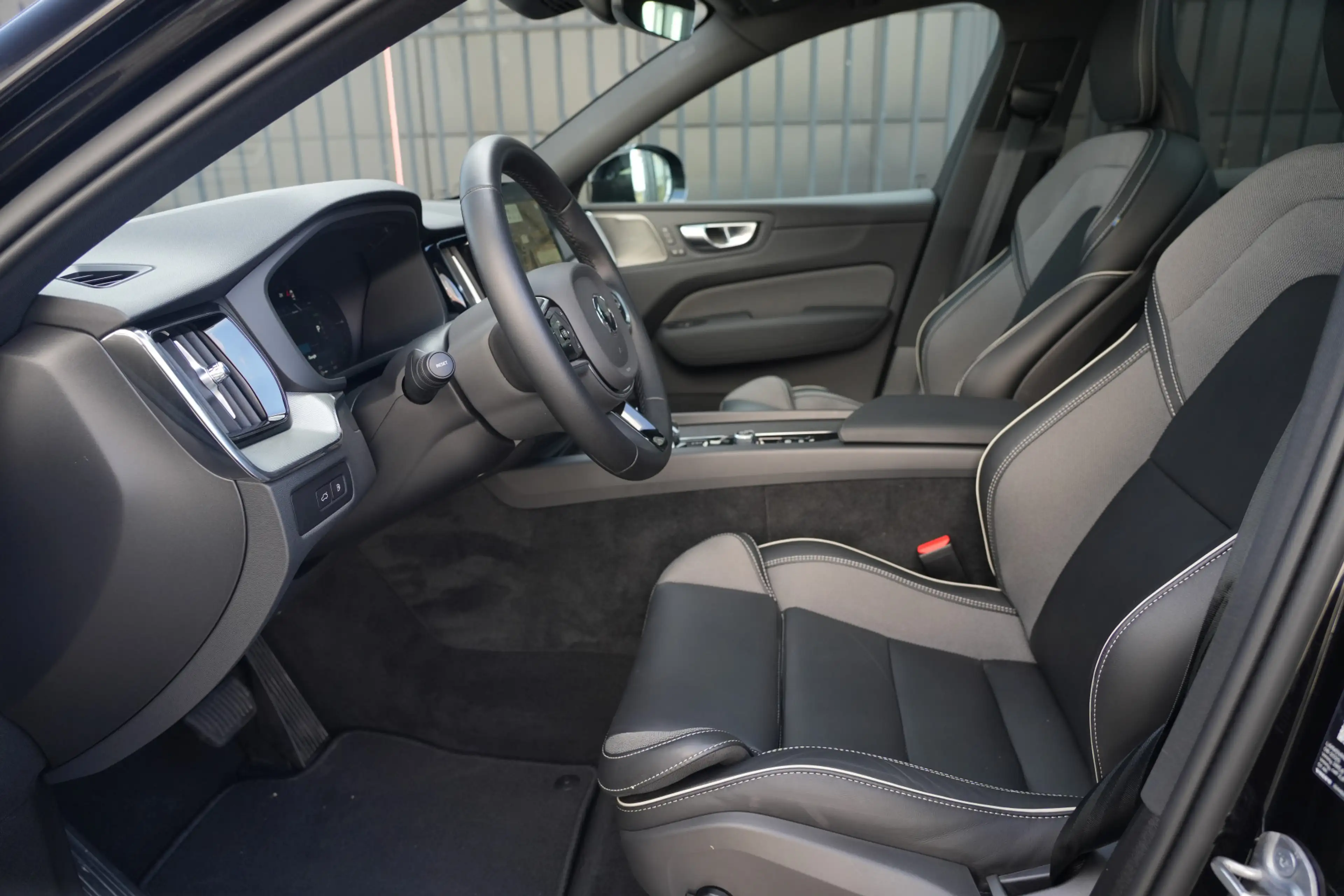 Volvo XC60 2.0 T8 FACELIFT Plug-in hybrid AWD Black Edition | — photo 10